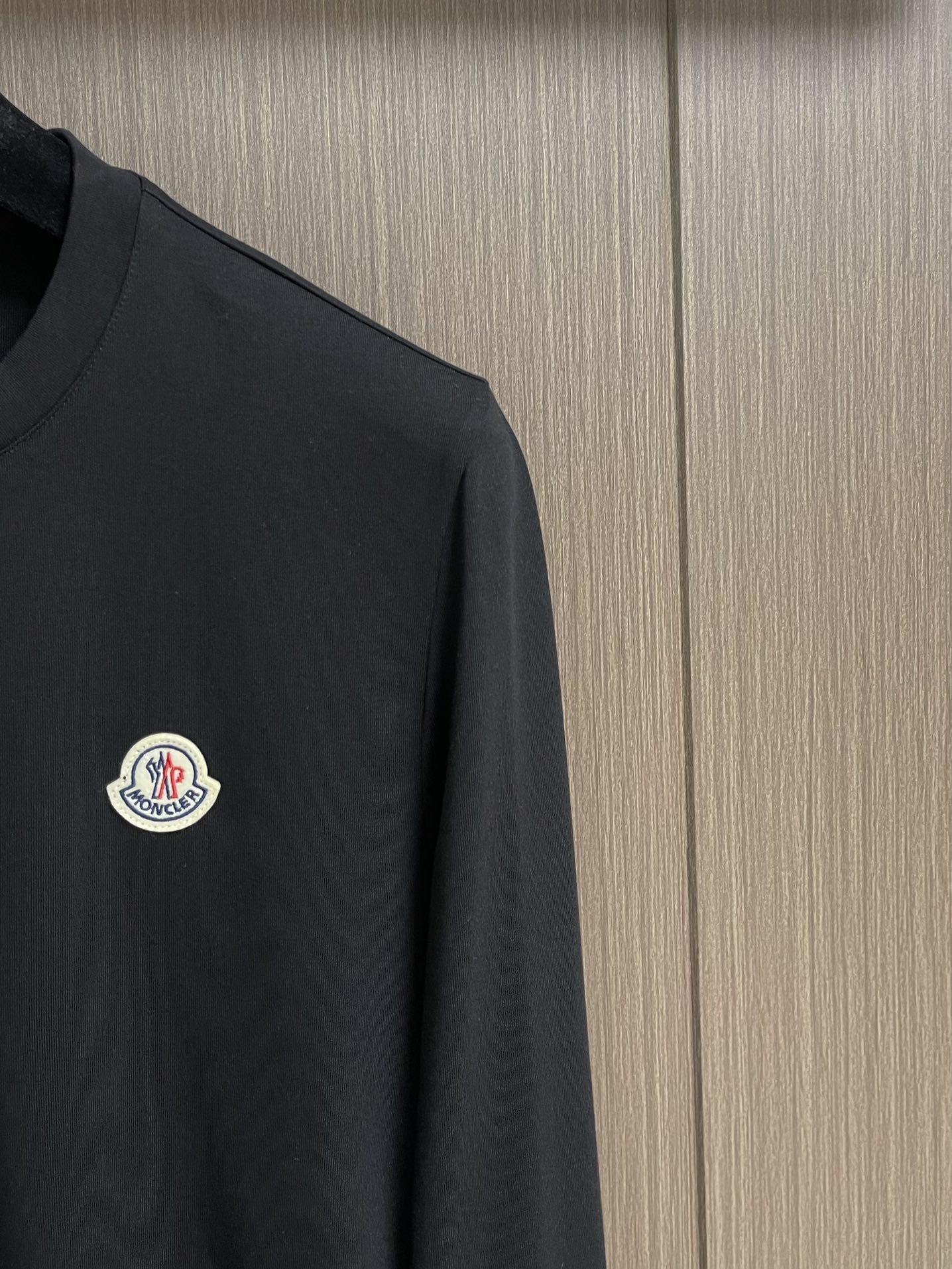 Title: Moncler 2025FW Cotton T-shirt Collection Summary Summary: Moncler’s 2025FW collection features lettered cotton t-shirts in various styles, sizes 1- - 图片 4