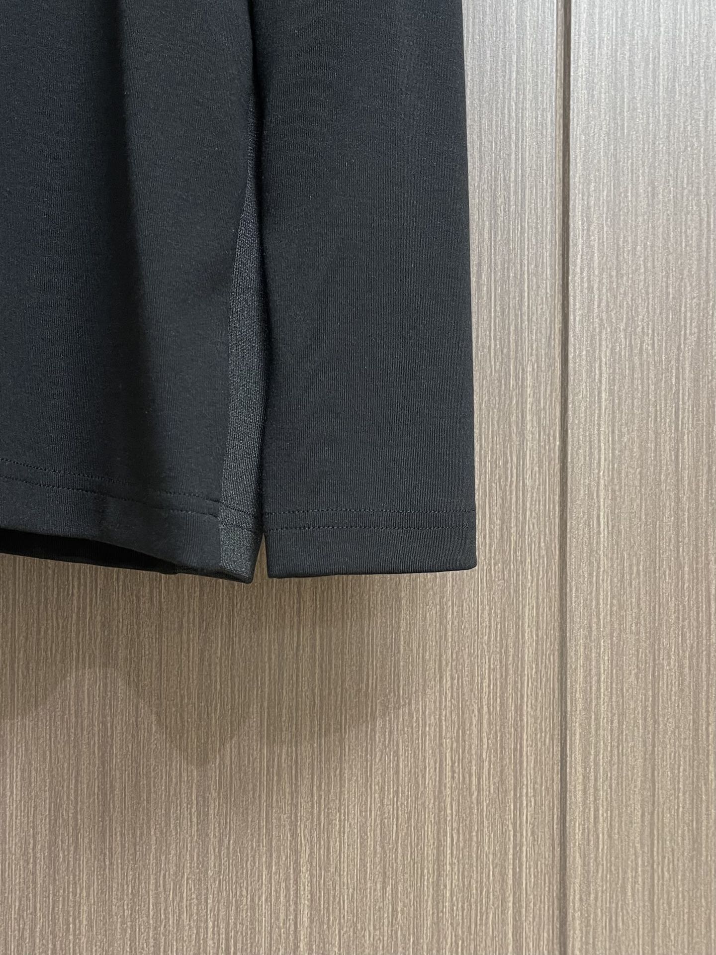 Title: Moncler 2025FW Cotton T-shirt Collection Summary Summary: Moncler’s 2025FW collection features lettered cotton t-shirts in various styles, sizes 1- - 图片 7