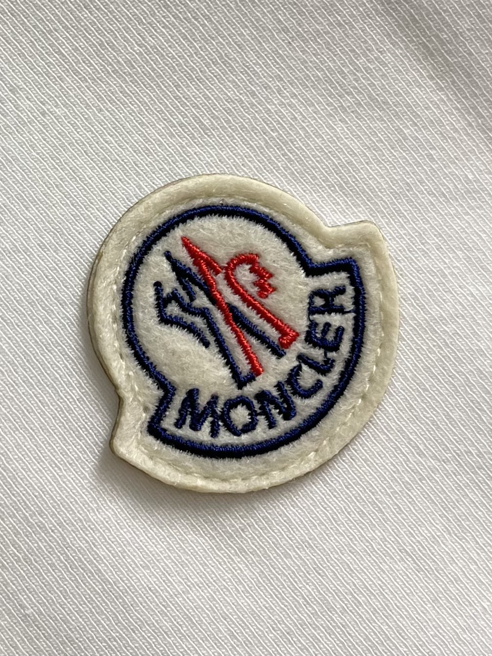 “Moncler 2025FW Lettered Cotton Long T-Shirt: Versatile Fashion Tops for All Ages, Customizable Twilight Fabric” - 图片 5