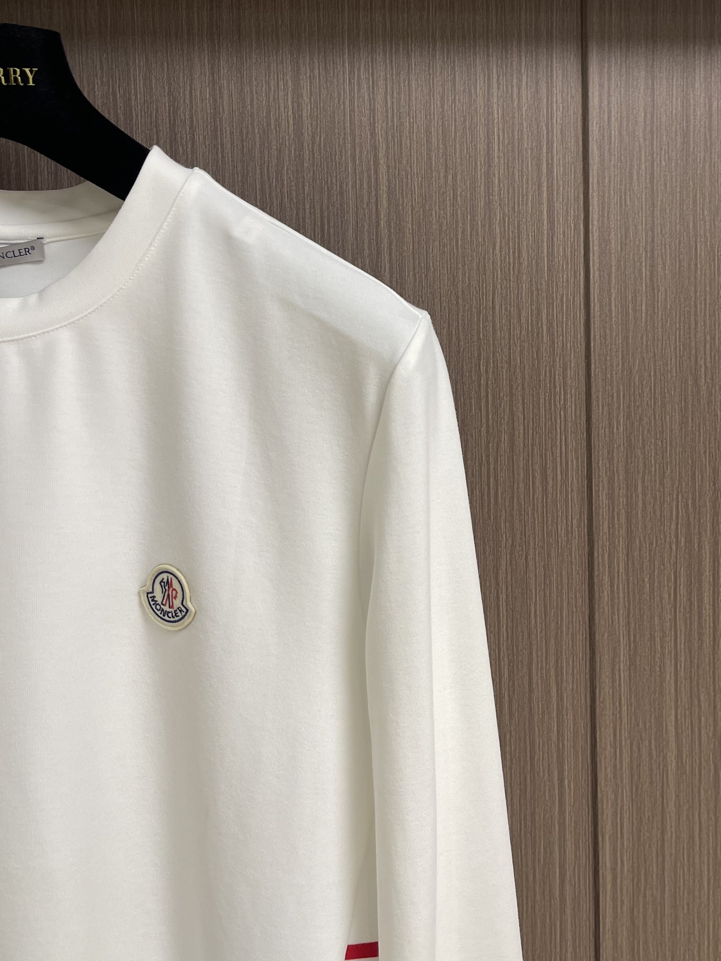 “Moncler 2025FW Lettered Cotton Long T-Shirt: Versatile Fashion Tops for All Ages, Customizable Twilight Fabric” - 图片 4