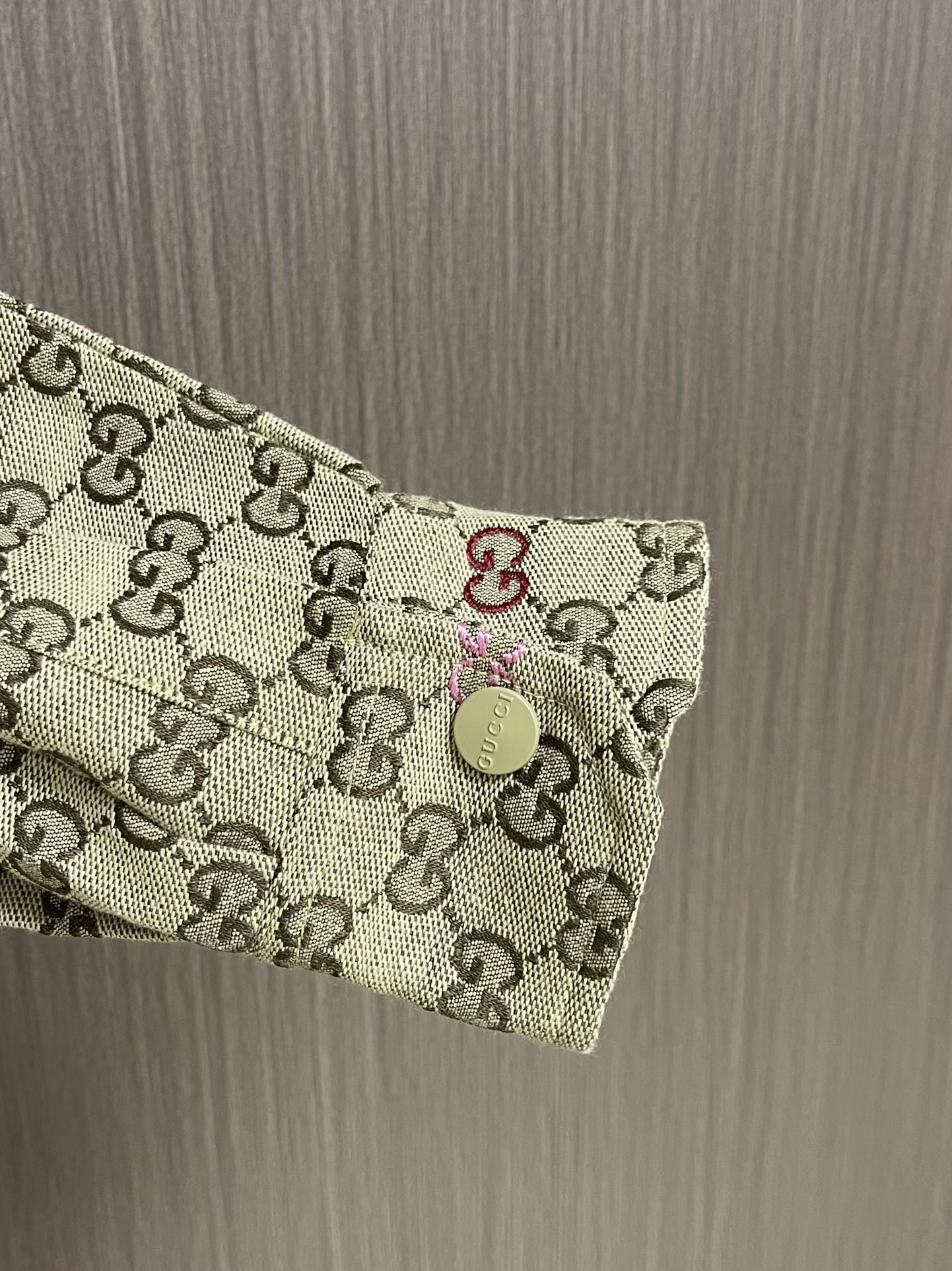 2025 Early Autumn Gucci Twirl Shirts: Fusion of Texture, Patterns, Colors for Daily Wear - 图片 8