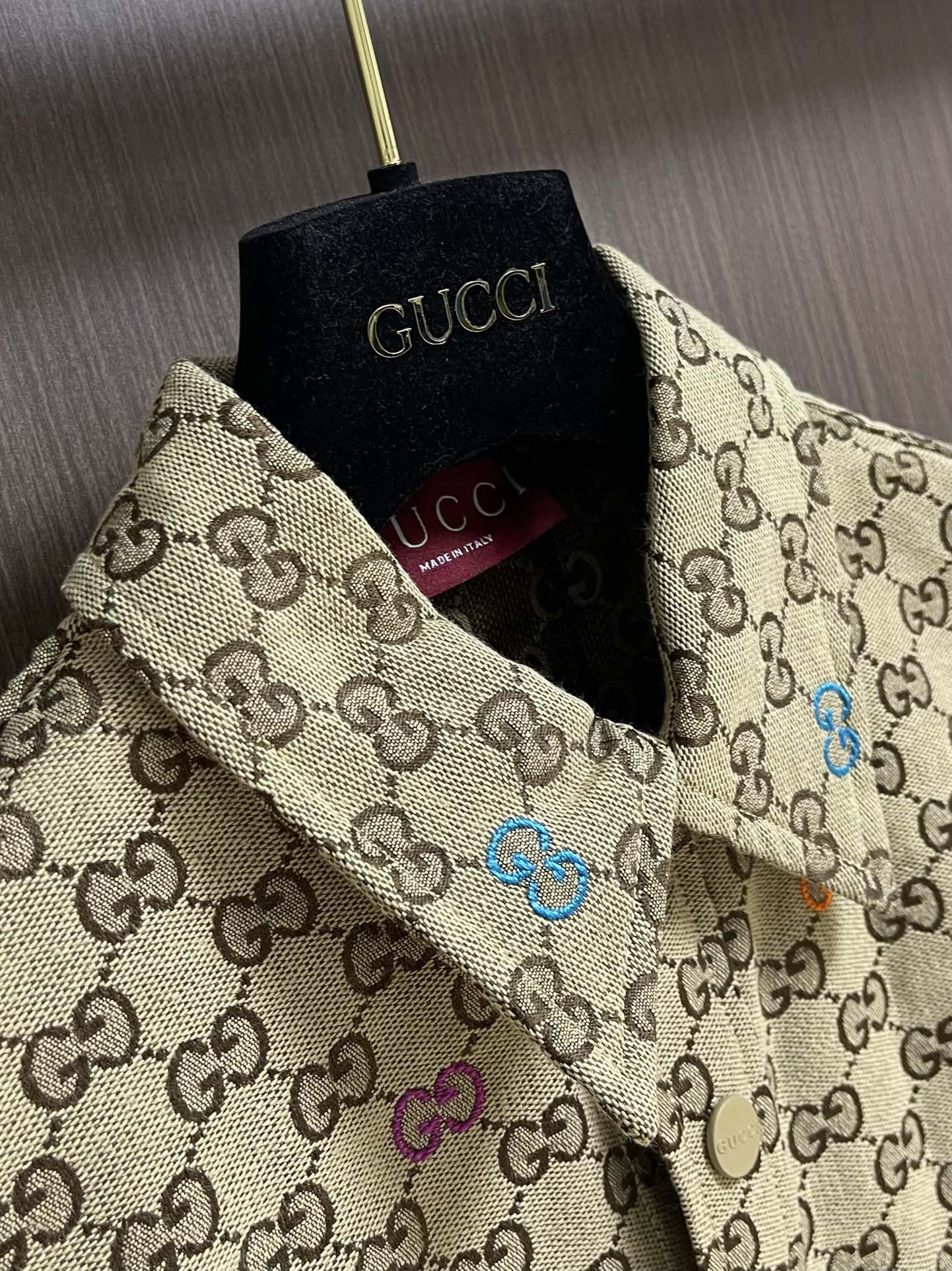 2025 Early Autumn Gucci Twirl Shirts: Fusion of Texture, Patterns, Colors for Daily Wear - 图片 3