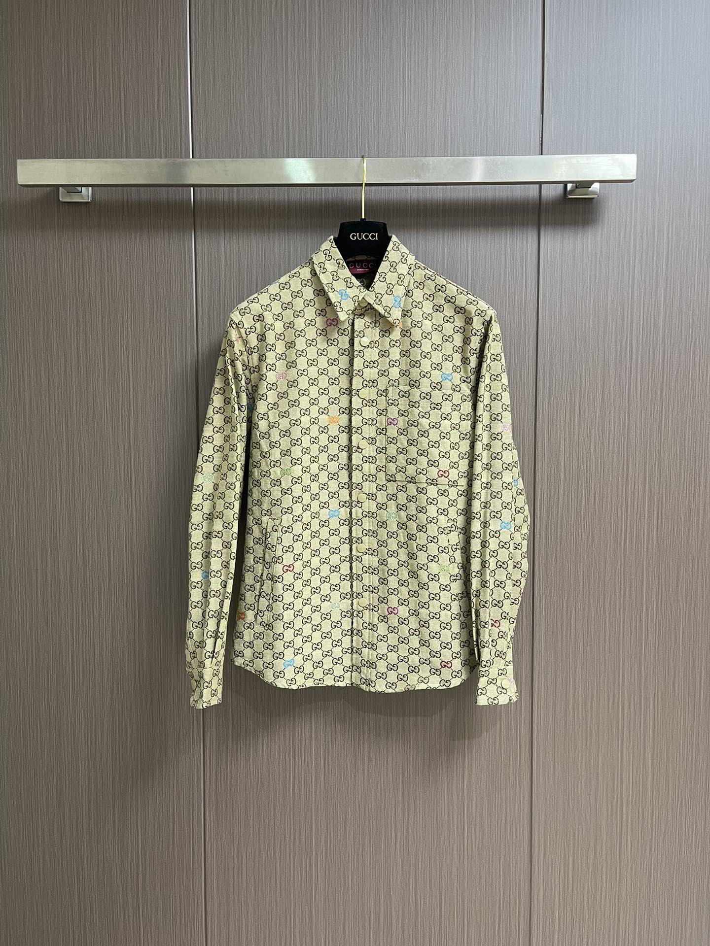 2025 Early Autumn Gucci Twirl Shirts: Fusion of Texture, Patterns, Colors for Daily Wear - 图片 1