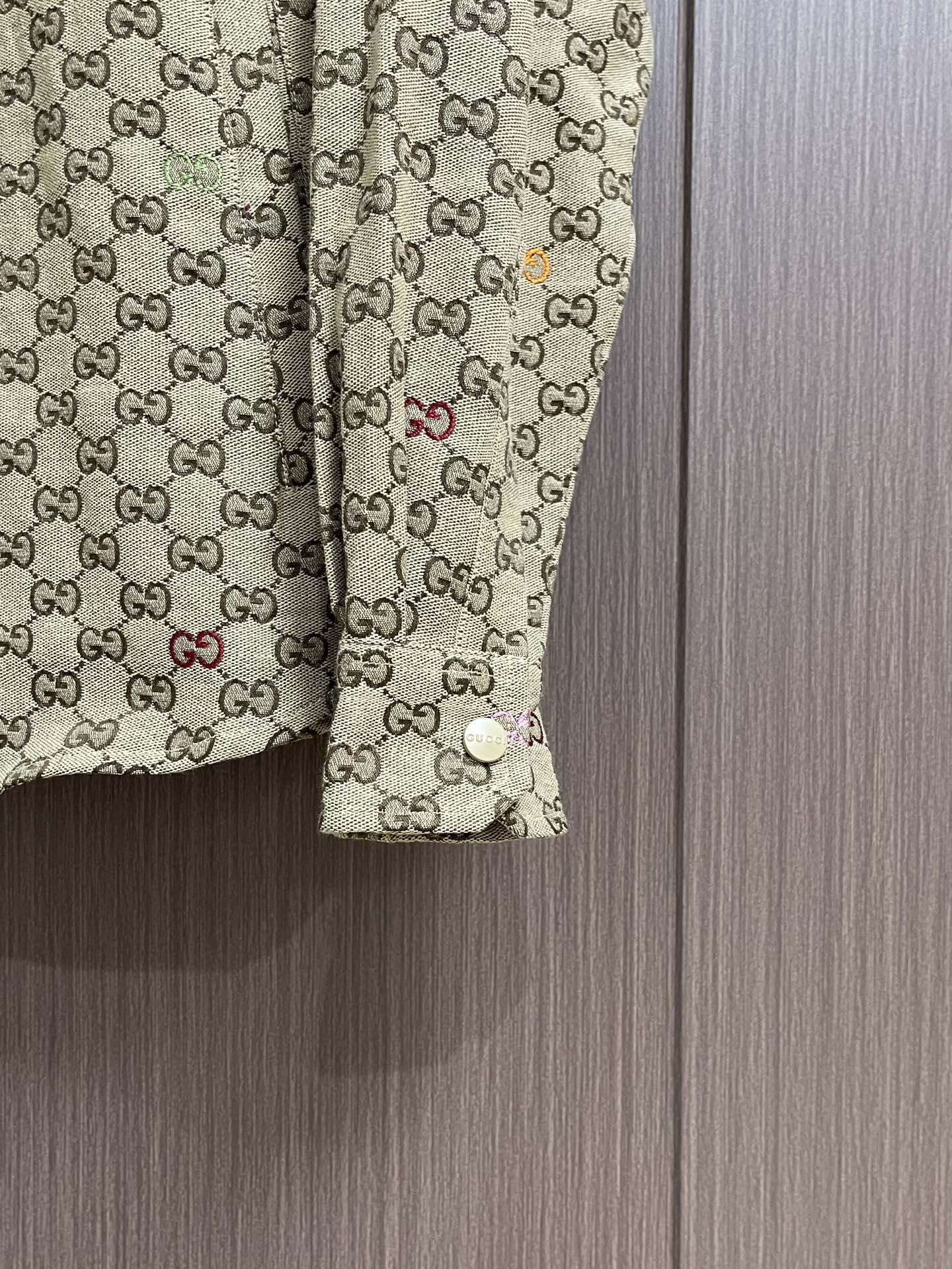 2025 Early Autumn Gucci Twirl Shirts: Fusion of Texture, Patterns, Colors for Daily Wear - 图片 7