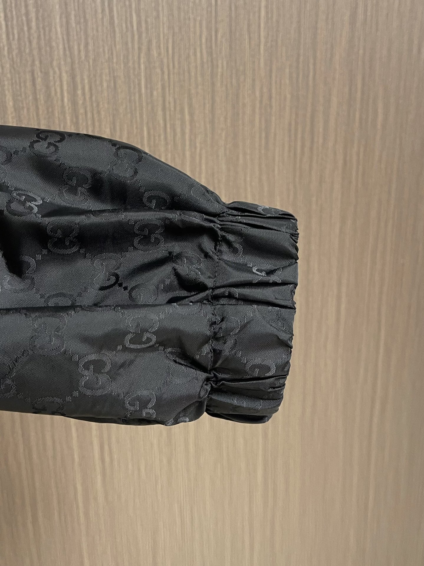 Custom Gucci Cap-to-Head Jacket with High-Profile Design and Comfortable Nylon Material – Product Description and Sizing Guide - 图片 9