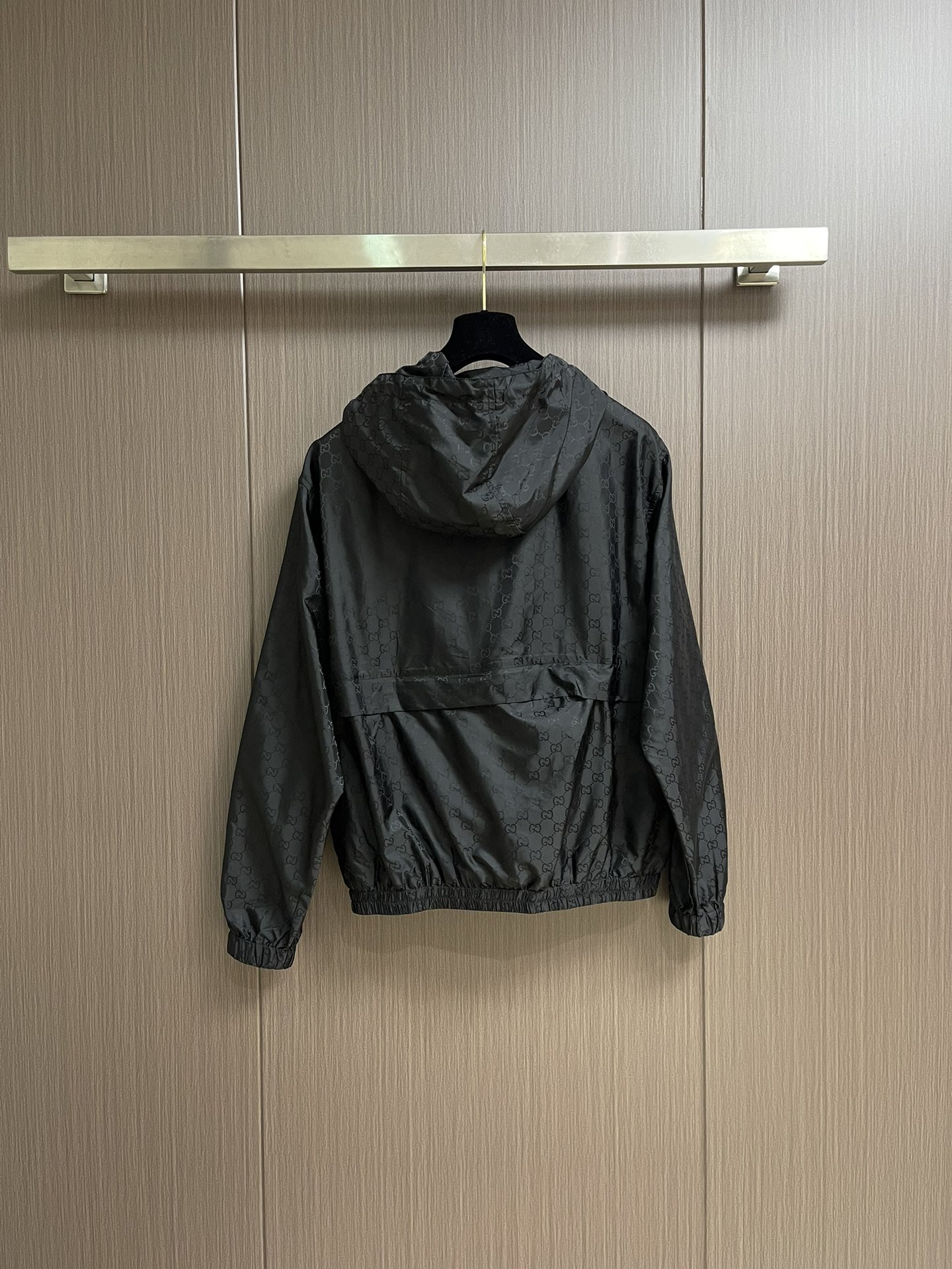 Custom Gucci Cap-to-Head Jacket with High-Profile Design and Comfortable Nylon Material – Product Description and Sizing Guide - 图片 2