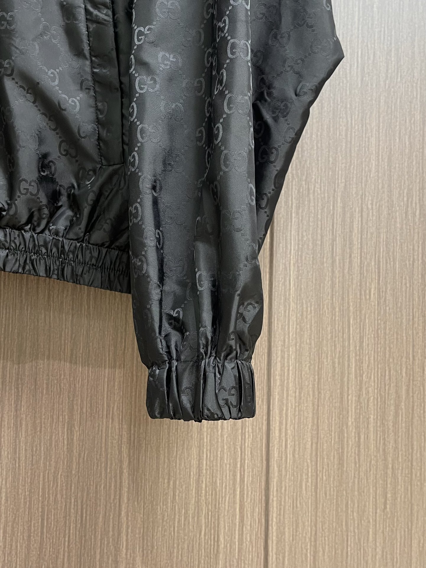 Custom Gucci Cap-to-Head Jacket with High-Profile Design and Comfortable Nylon Material – Product Description and Sizing Guide - 图片 7