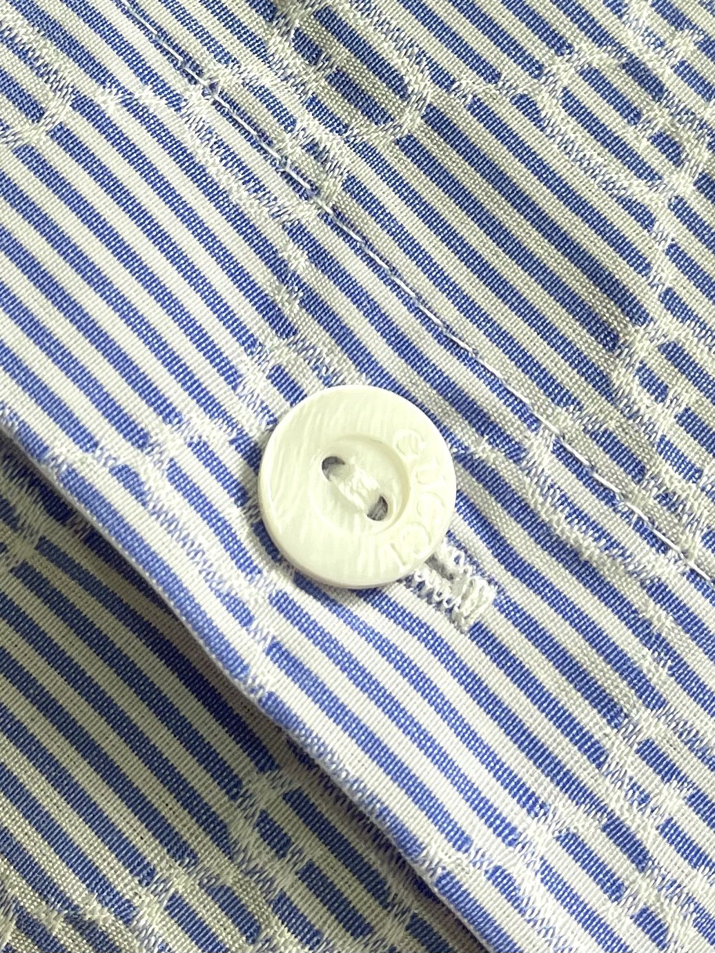 Title: GUCCI GG Striped Long-Sleeved Cotton Shirt from Lido Series Summary: White cotton shirt with blue GG stripes inspired by Italian coast, available in sizes S-XL. - 图片 6