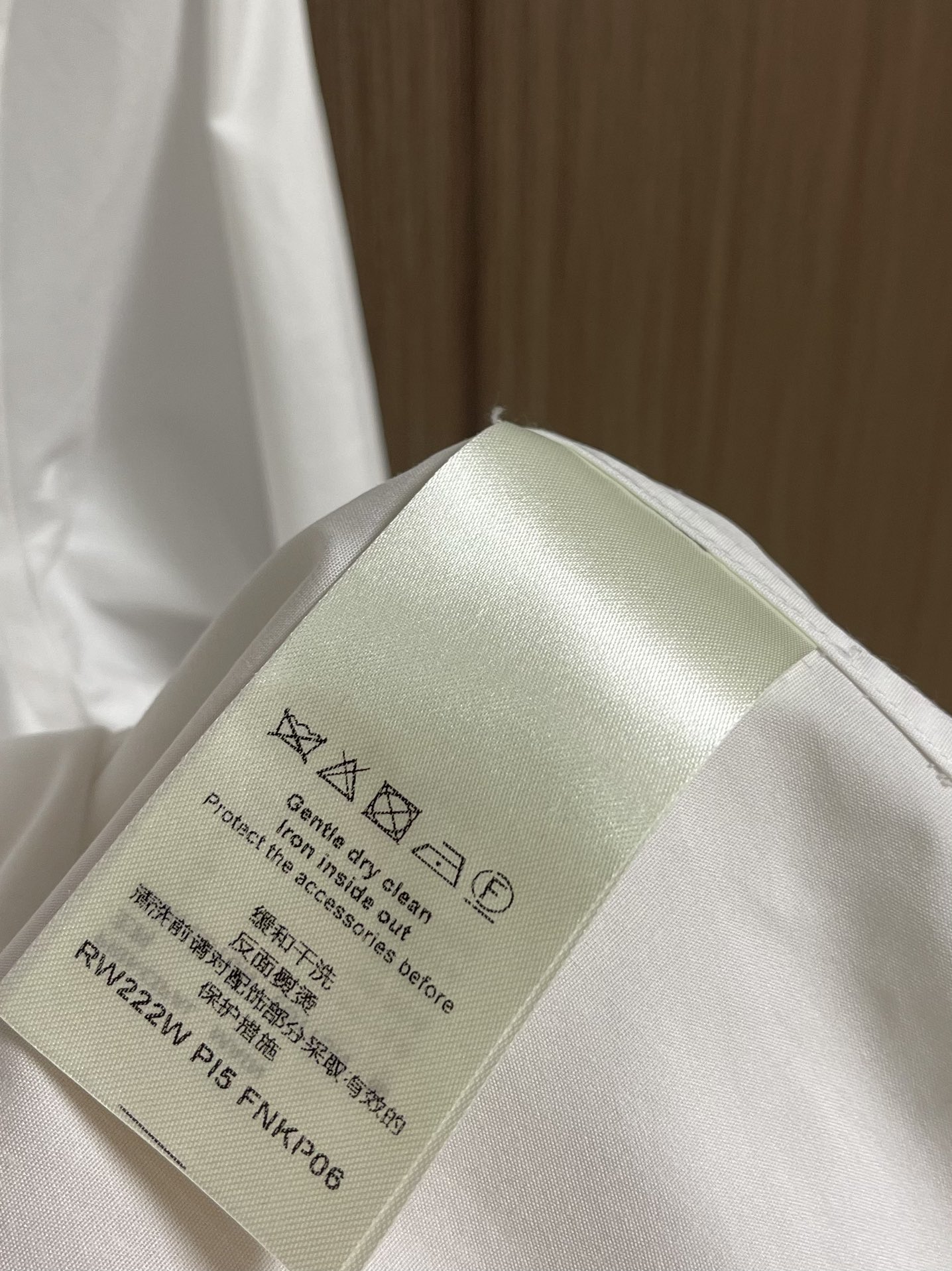 Title: Louis Vuitton 2025 Cotton Oxford Long-Sleeved Shirts with Logo Chest Bag Summary: New LV shirts with logo chest bag, inspired by Marque L. Vuit - 图片 8