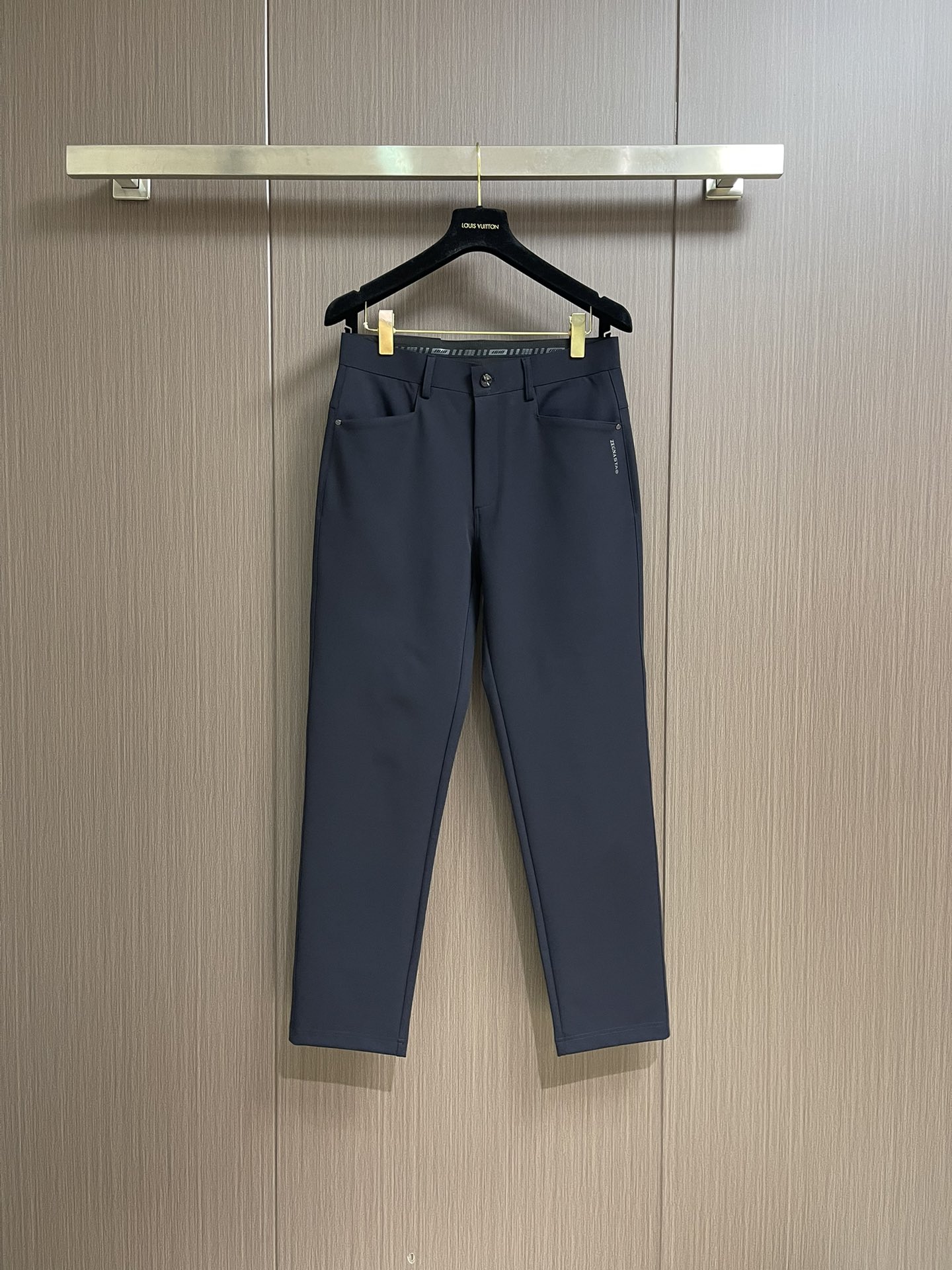 “Ermenegildo Zegna 2025SS Men’s Leisure Pants: Classy Fabric, Italian Design, Comfortable Fit | Sizes M-3XL”