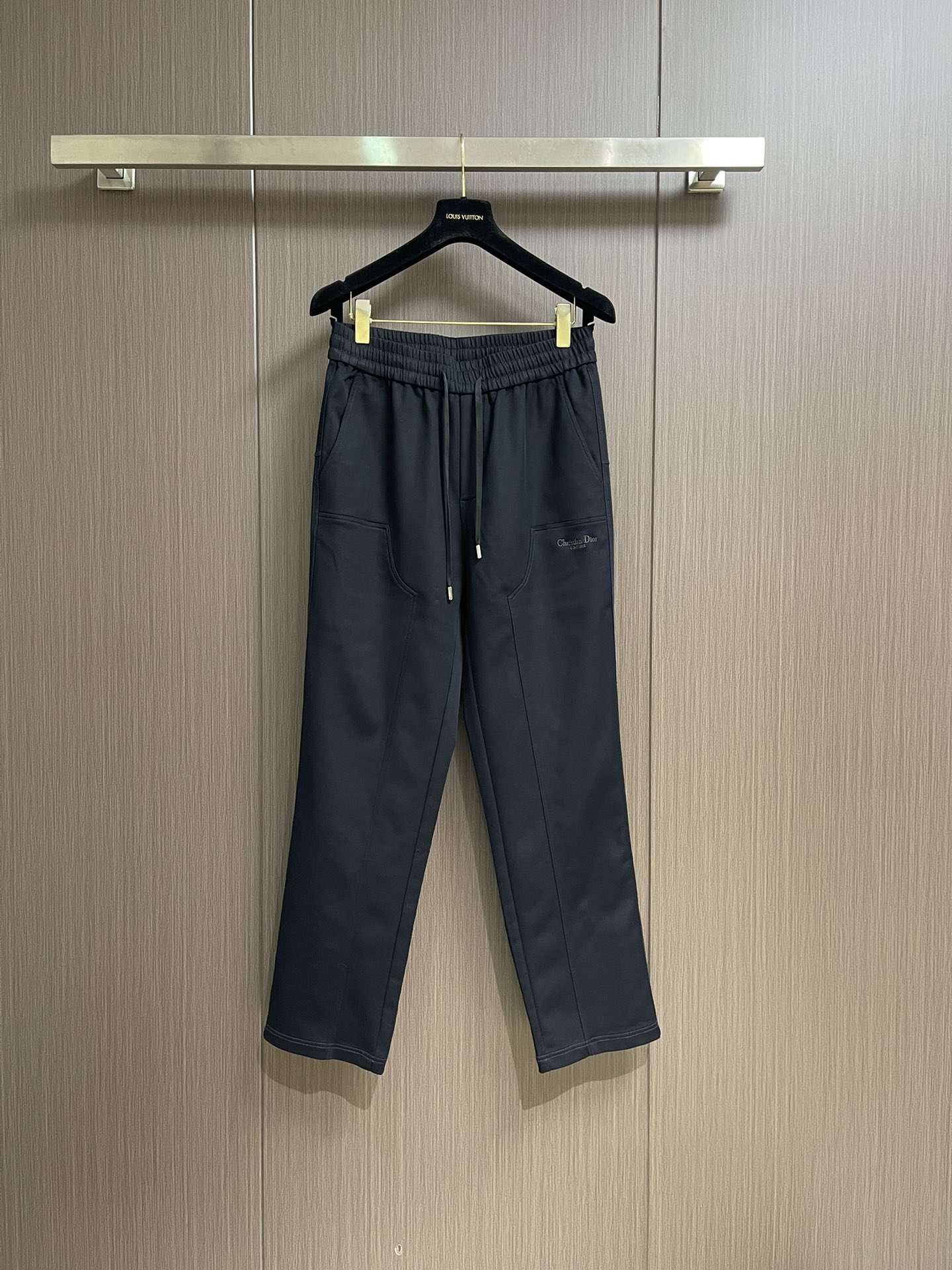 “Dior 2025SS Men’s Recital Shorts: Elegant Fashion with Unique Colors and Inclusive Design” - 图片 1