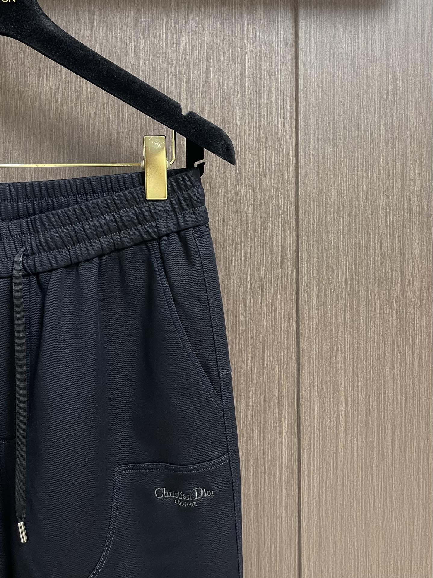 “Dior 2025SS Men’s Recital Shorts: Elegant Fashion with Unique Colors and Inclusive Design” - 图片 4