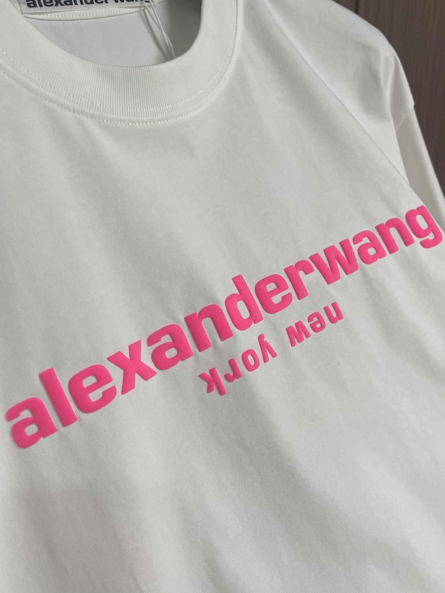 “High-Quality Cotton Alexander Wang 2025SS Summer T-Shirts, Skin Comfort, Dynamic Design, Sizes S-XL” - 图片 5