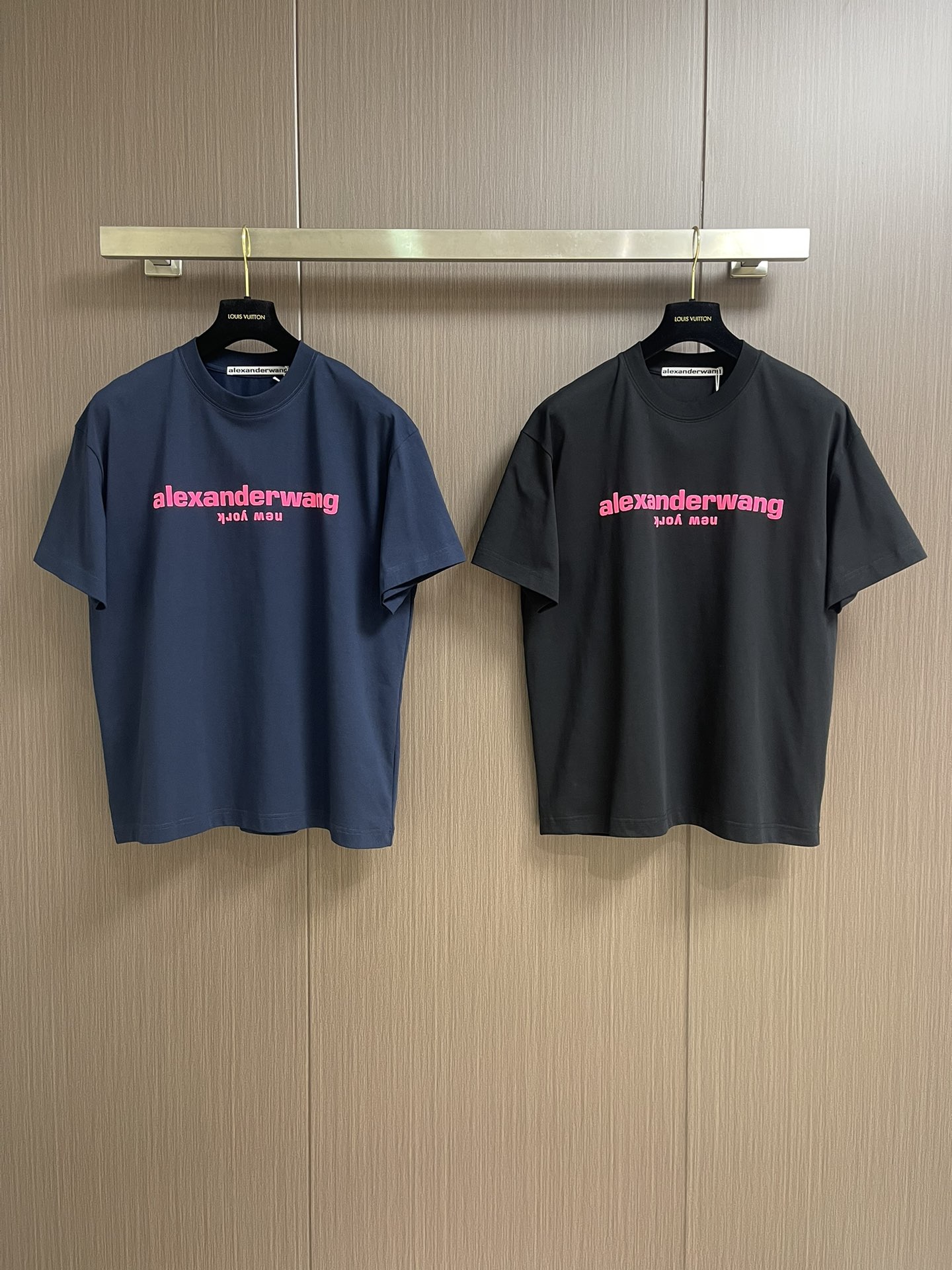 “High-Quality Cotton Alexander Wang 2025SS Summer T-Shirts | Skin Comfort, Perfect Design, Dynamic | S-XL Sizes” - 图片 3