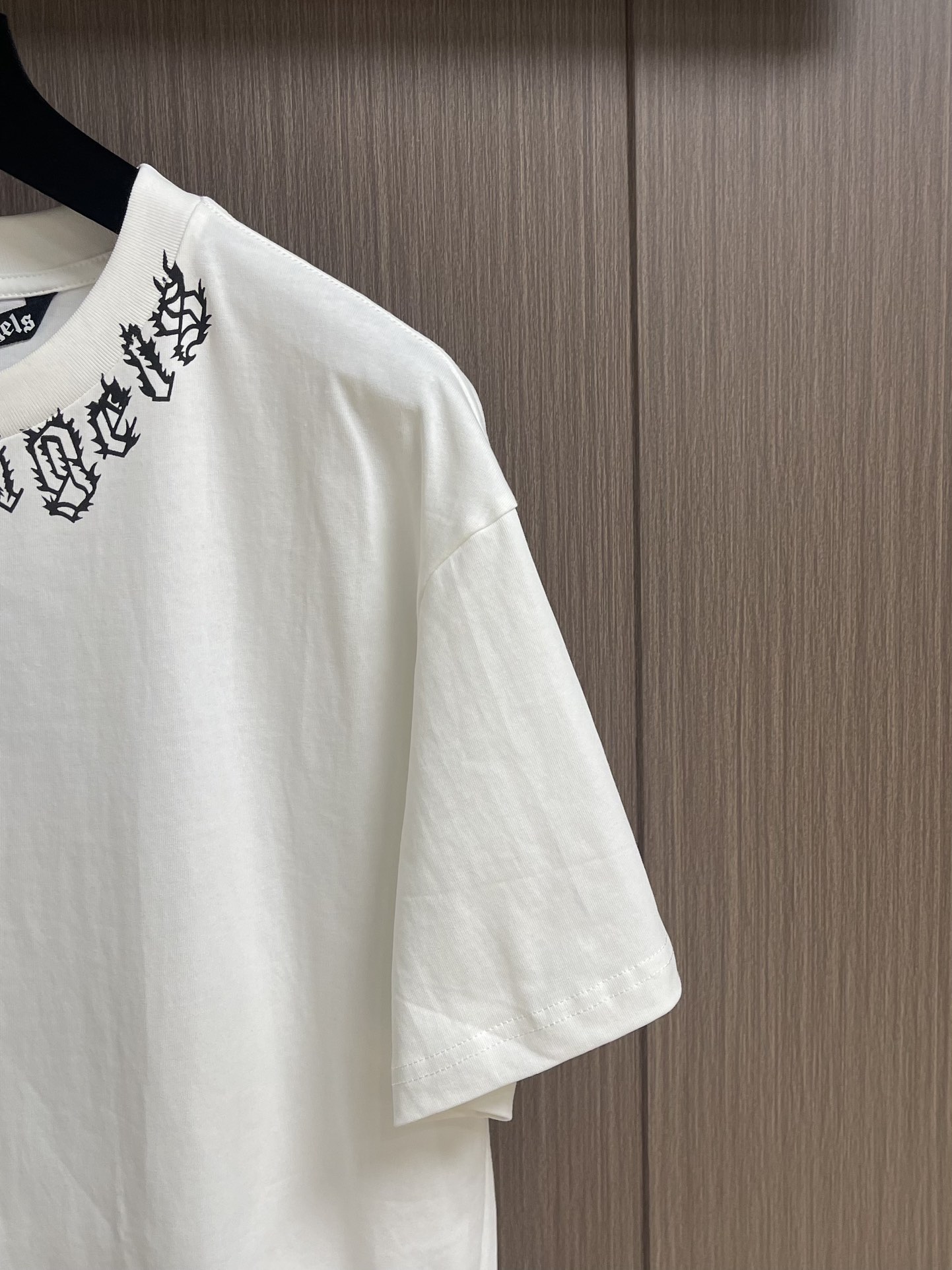 “504Palm Angels Short-Sleeve T-Shirts: Luxurious, High Street Leisure Wear in Hawaiian Style” - 图片 4