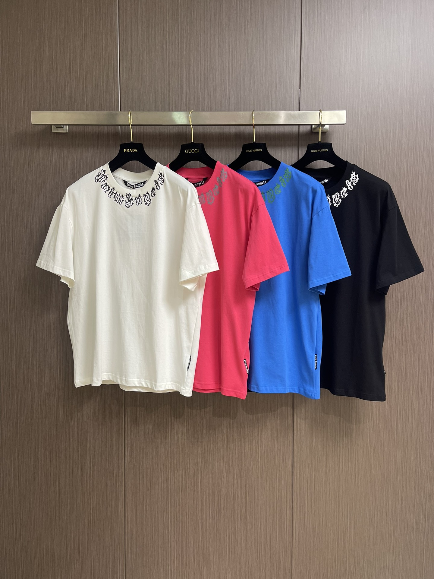 “504Palm Angels Short-Sleeve T-Shirts: Luxurious, High Street Leisure Wear in Hawaiian Style” - 图片 3