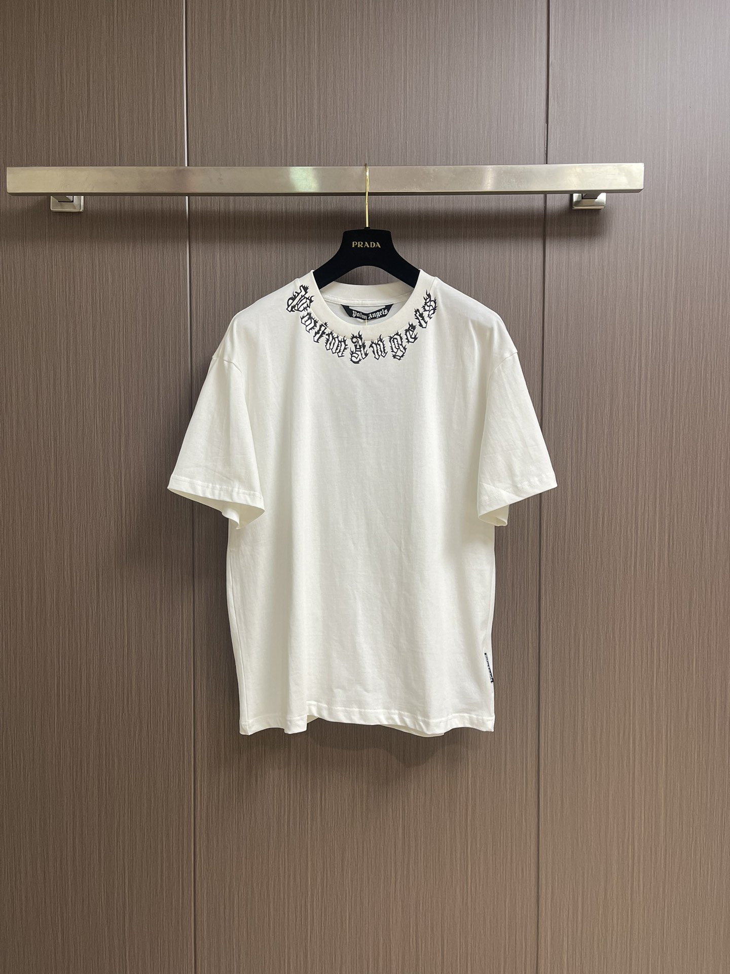“504Palm Angels Short-Sleeve T-Shirts: Luxurious, High Street Leisure Wear in Hawaiian Style” - 图片 1