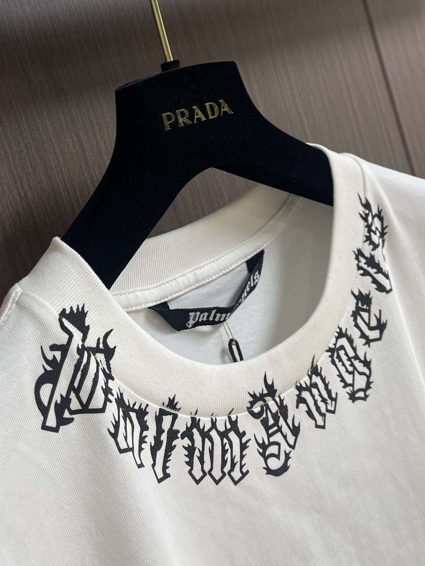 “504Palm Angels Short-Sleeve T-Shirts: Luxurious, High Street Leisure Wear in Hawaiian Style” - 图片 6
