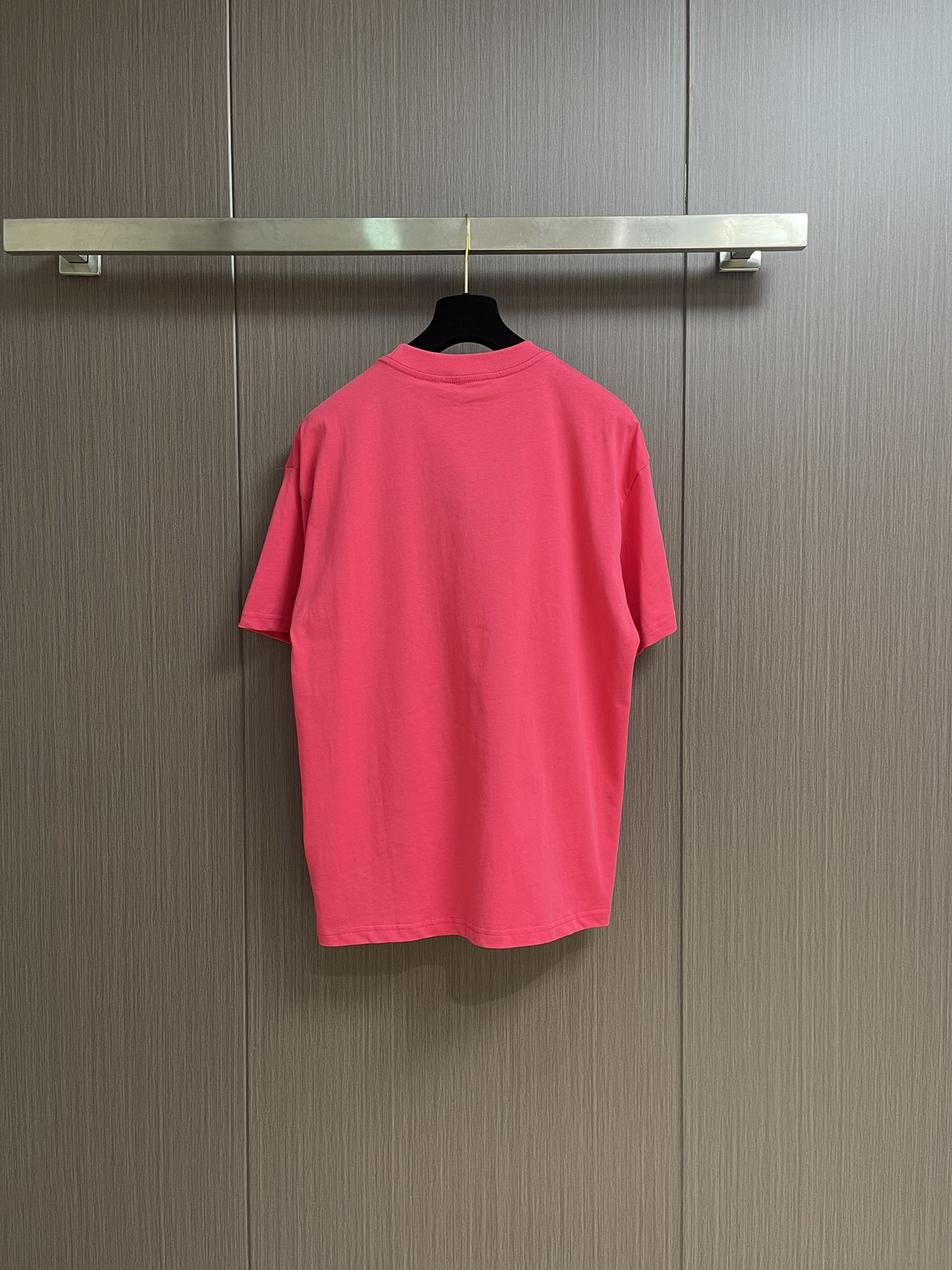 Title: Palm Angels Short-Sleeve T-Shirts Description Summary: Stylish Palm Angels short-sleeve T-shirts in luxurious, simplistic designs for a high street leisure and Hawaiian holiday look. - 图片 2