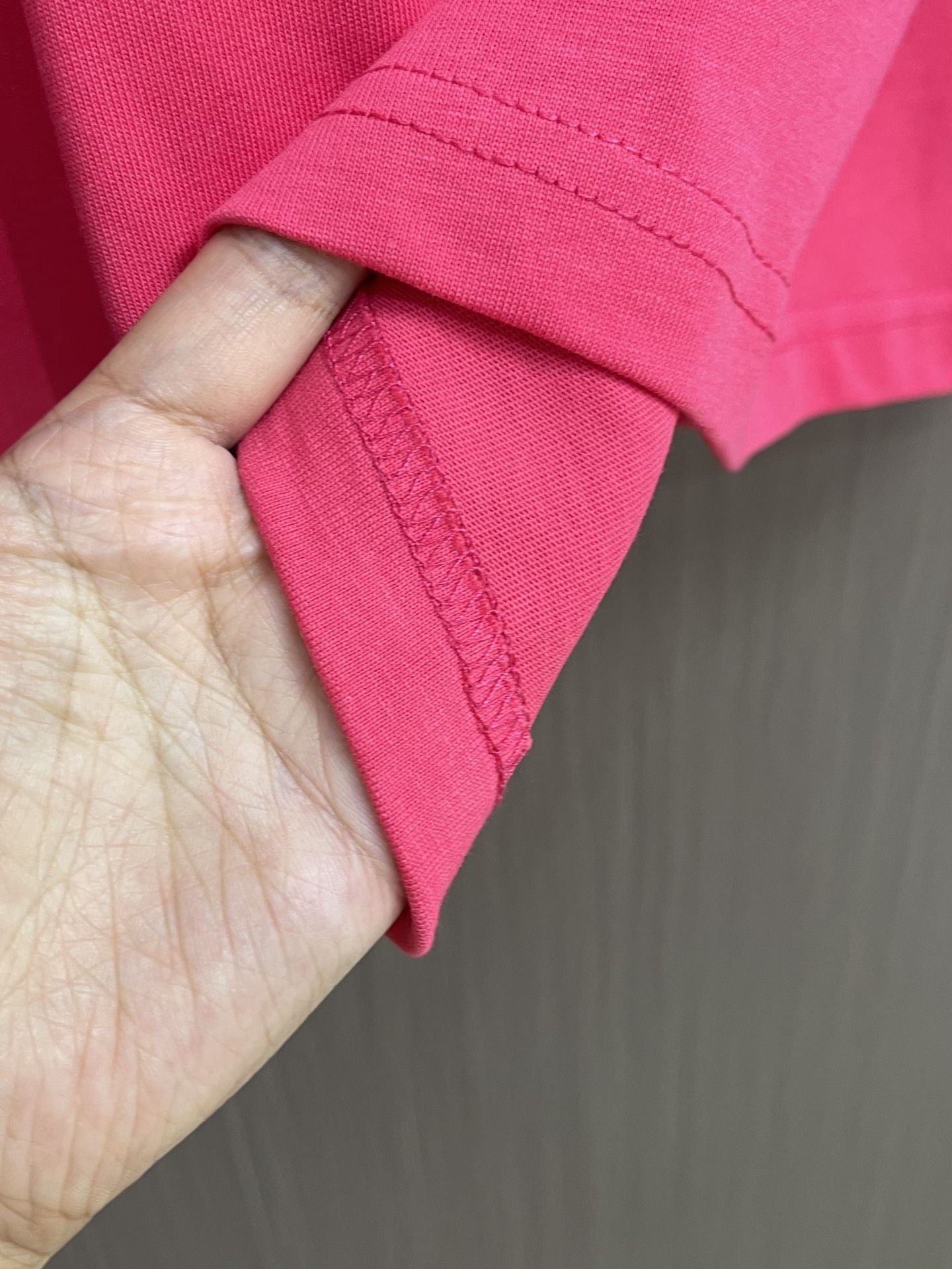 Title: Palm Angels Short-Sleeve T-Shirts Description Summary: Stylish Palm Angels short-sleeve T-shirts in luxurious, simplistic designs for a high street leisure and Hawaiian holiday look. - 图片 5