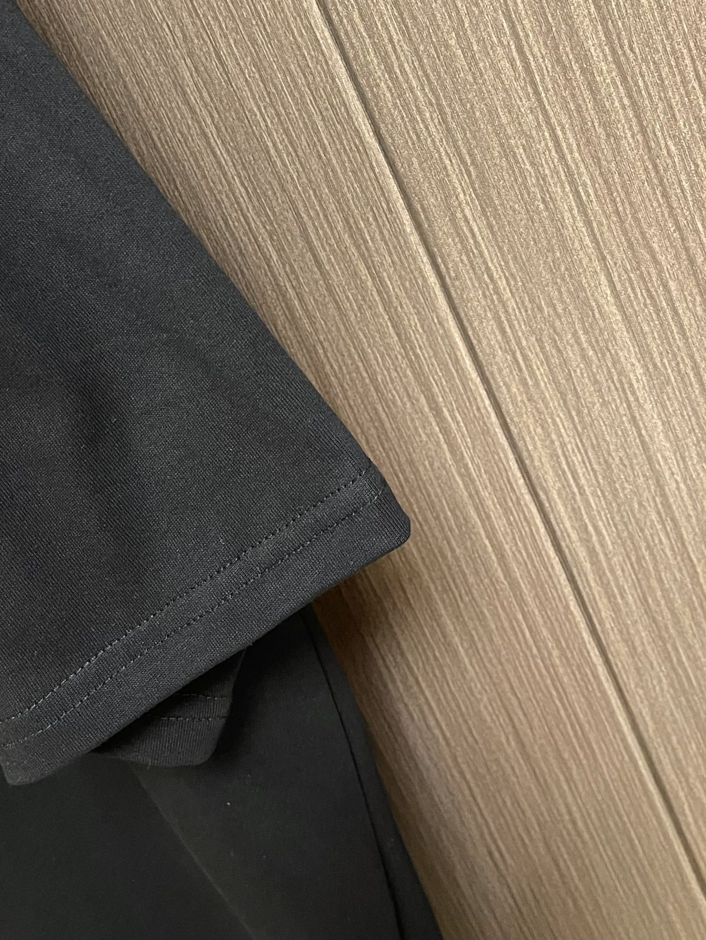 “504Palm Angels Water Wash Shirt: Luxurious Street Fashion for Men and Women” - 图片 6