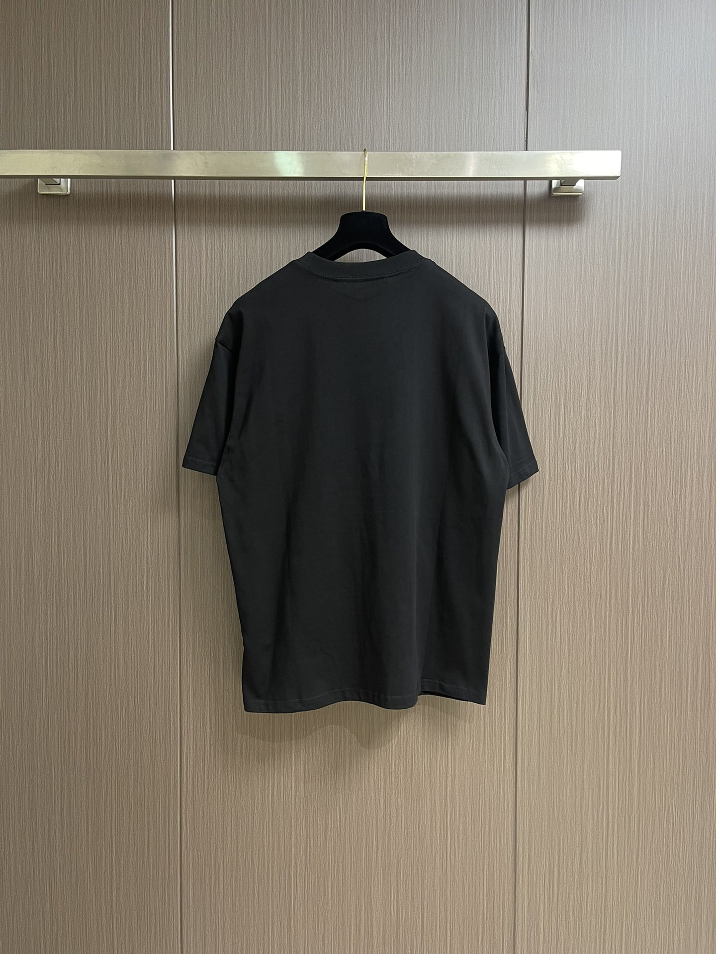 “504Palm Angels Water Wash Shirt: Luxurious Street Fashion for Men and Women” - 图片 2