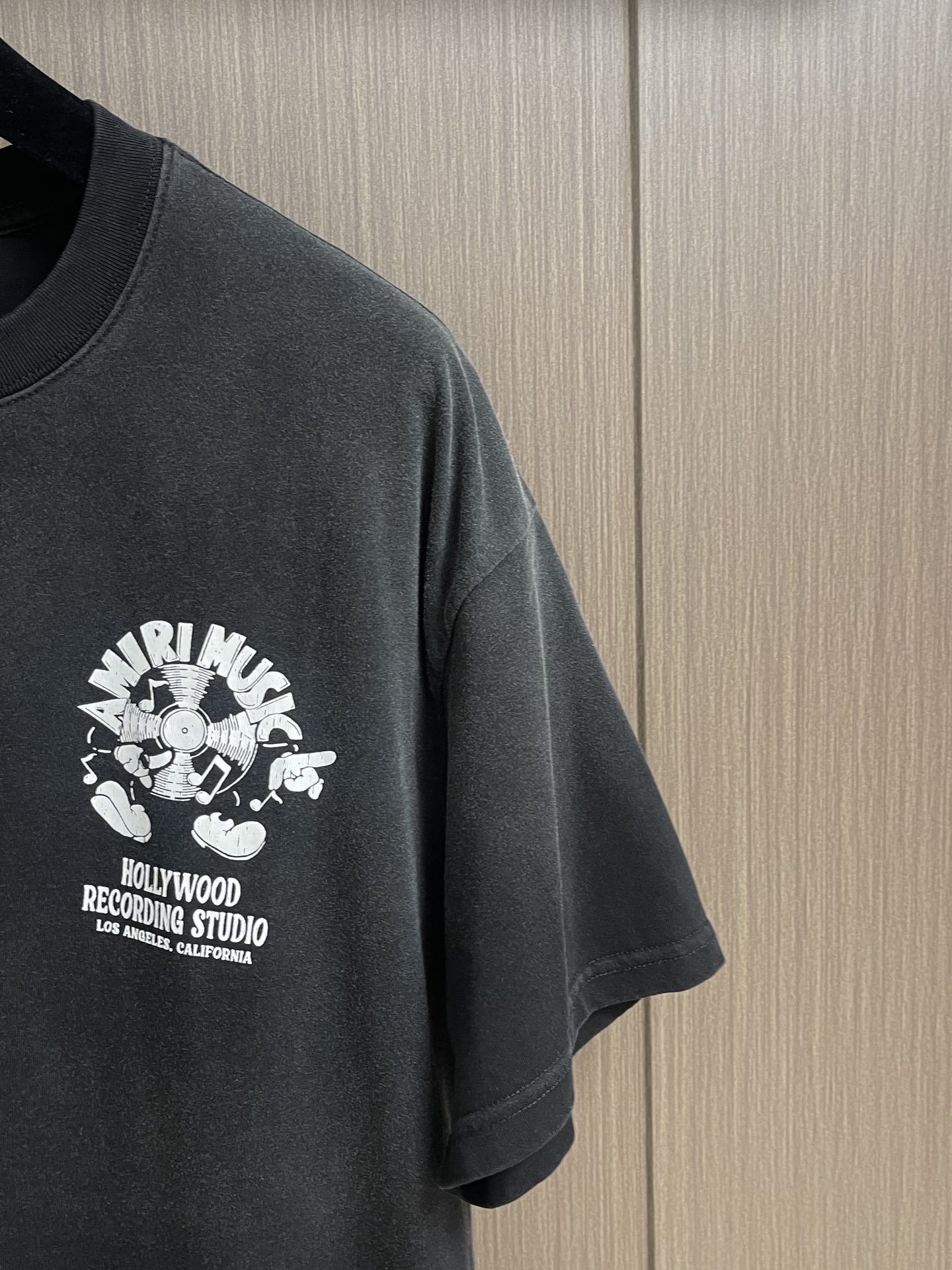 Title: “504 Amiri 2025SS Cotton Logo T-shirts: Comfortable, Loose Fit with Golo Plots Illustrations (S-XL)” Summary: Comfortable cotton T-shirts by - 图片 4