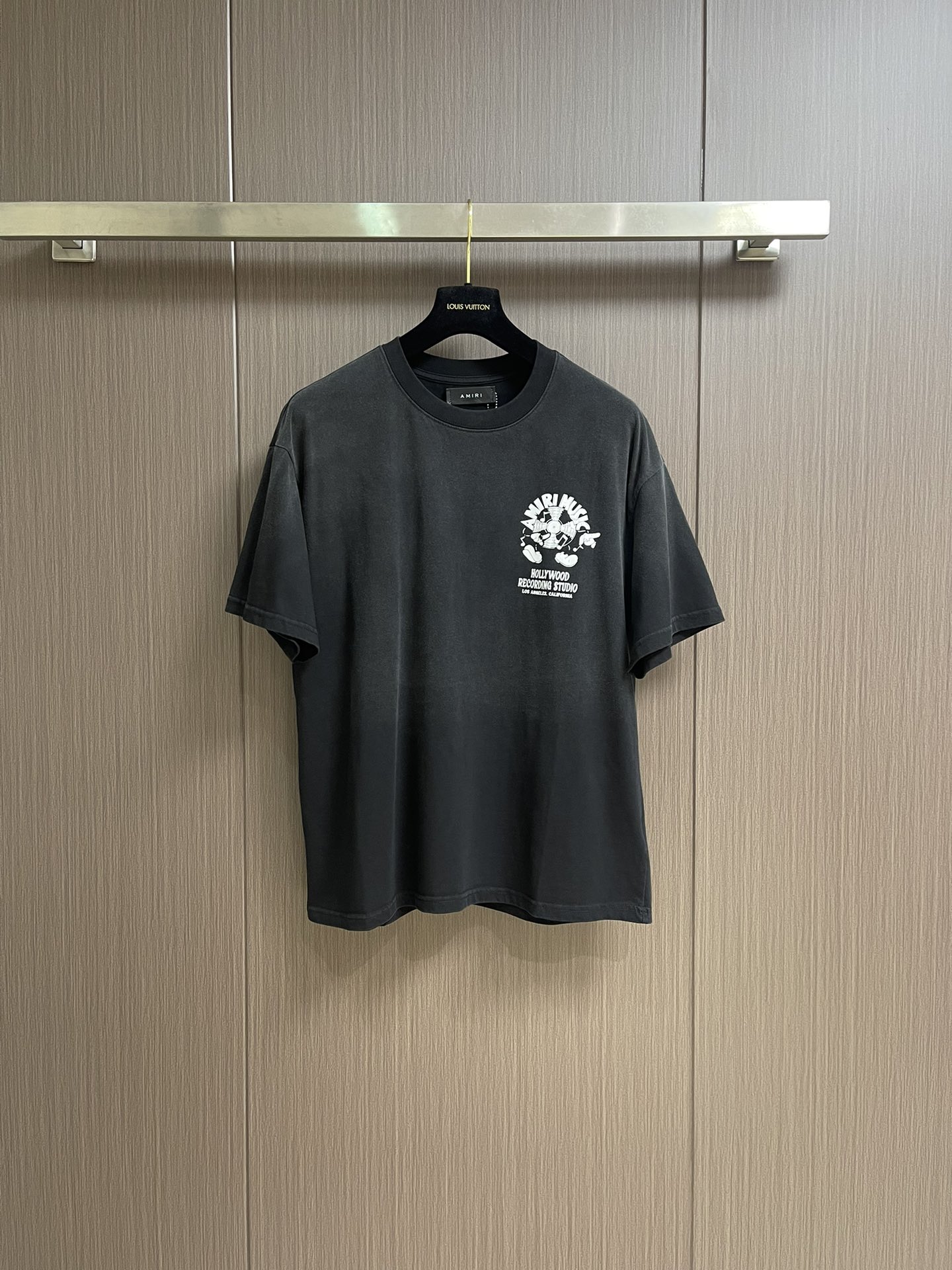 NO:488003,Amiri SS spring new cotton logo round neck T-shirt, comfortable and breathable cotton fabric, illustration logo printing craft embellishment, round neck short-sleeved T-shirt, loose fit. Size S-XL, amiri, T-shirt, tees, t-shirt, alexander wang19860909Amiri SS春季新品棉质logo圆领T恤,舒适透气棉质面料,插画logo印花工艺点缀,圆领短袖t恤,宽松版型.尺码S-XL,,amiri,T-shirt,tees，t-shirt,alexander wang,Men's clothing