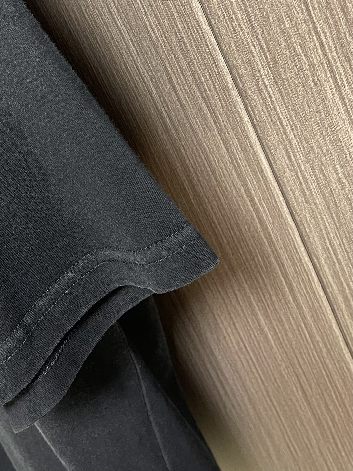 Title: “504 Amiri 2025SS Cotton Logo T-shirts: Comfortable, Loose Fit with Golo Plots Illustrations (S-XL)” Summary: Comfortable cotton T-shirts by - 图片 7