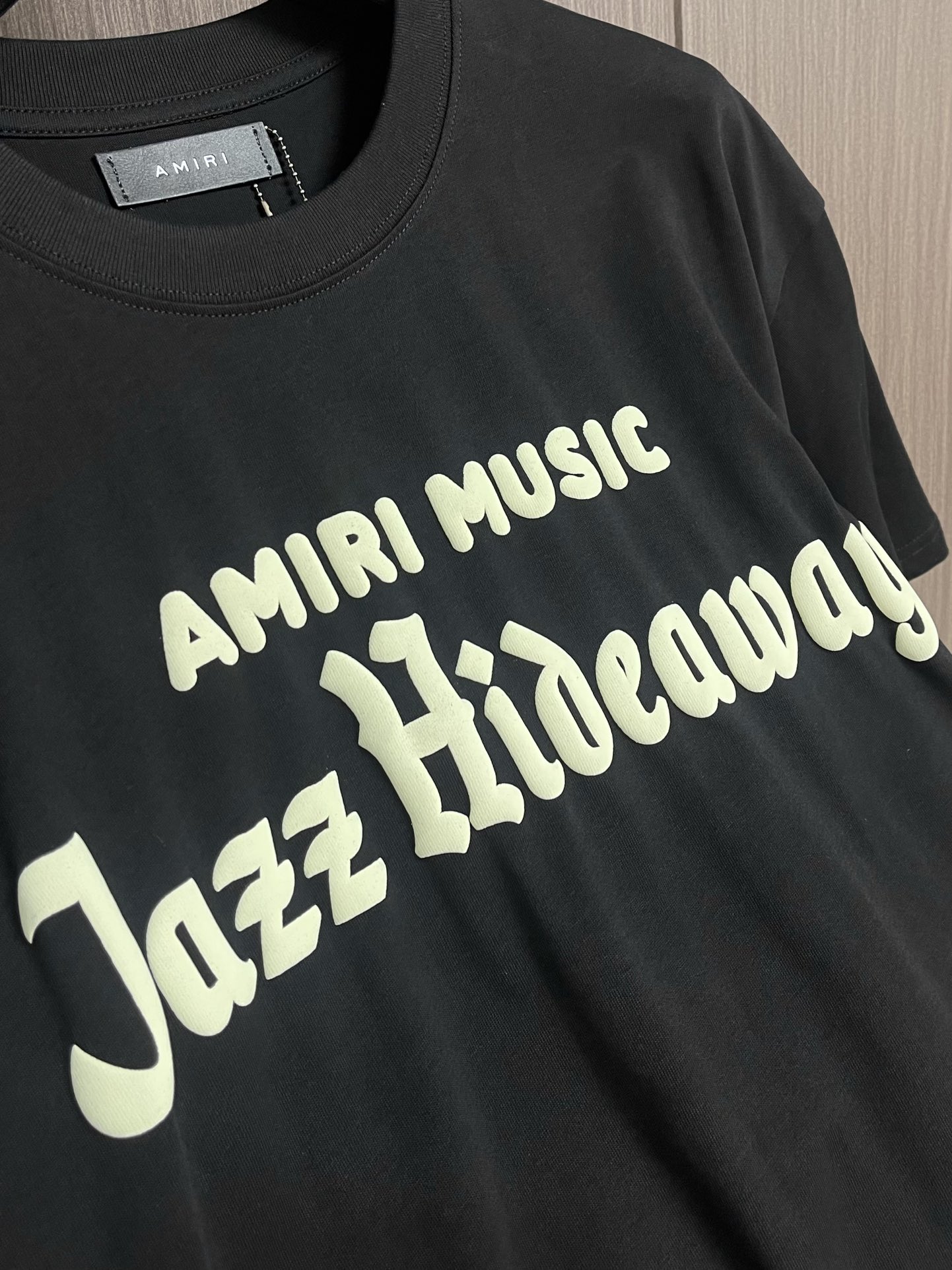 “Amiri Retro-Mark T-Shirts: High-End Beauty Street Fashion in Knitted Cotton Fabric, Natural Comfort, Double-Edged Collar Design” - 图片 5