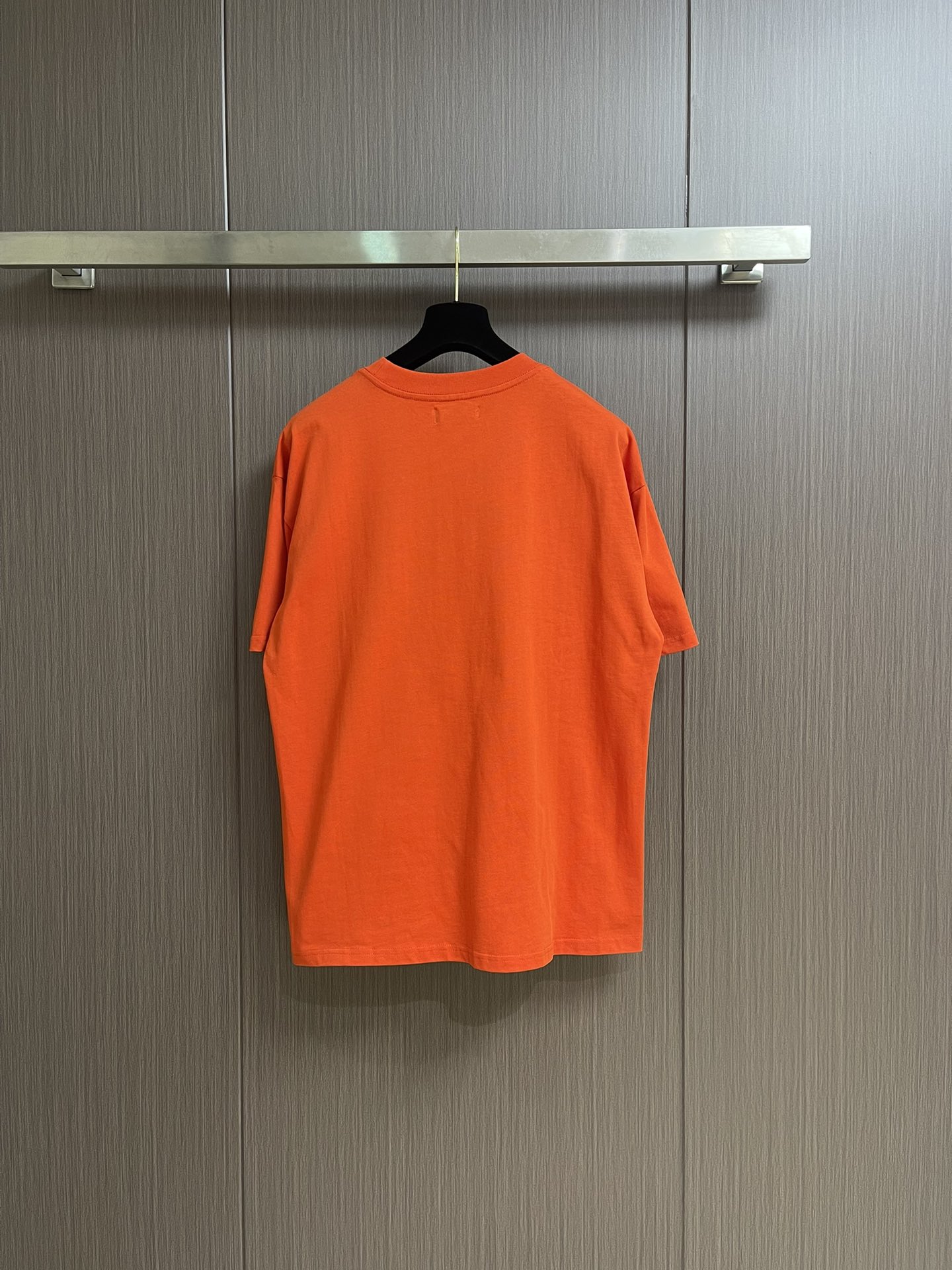 “504Amiri Retro-Mark T-Shirts: High-End, Natural, and Comfortable Fashion Statement in Knitted Cotton” - 图片 2