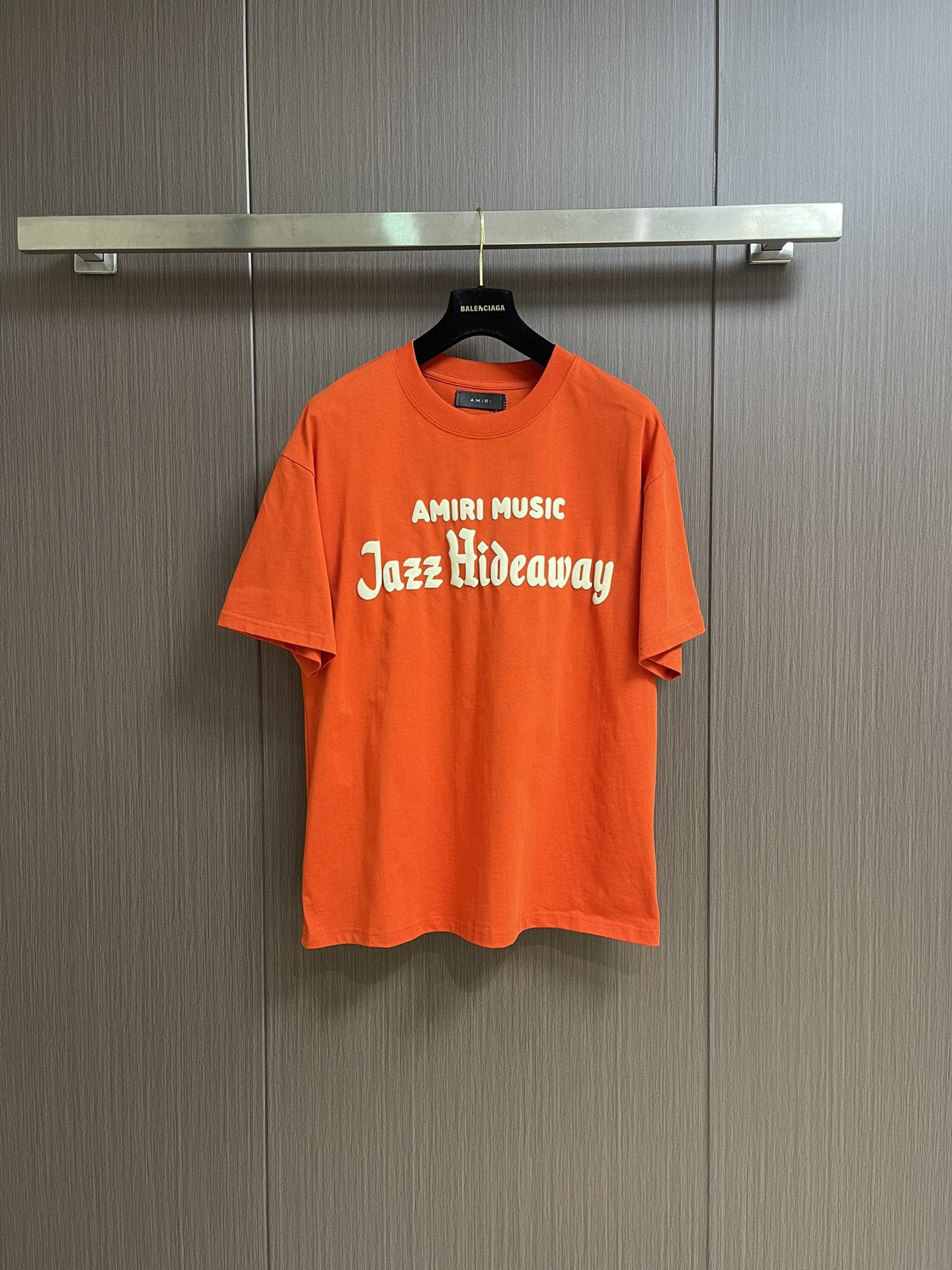 “504Amiri Retro-Mark T-Shirts: High-End, Natural, and Comfortable Fashion Statement in Knitted Cotton”
