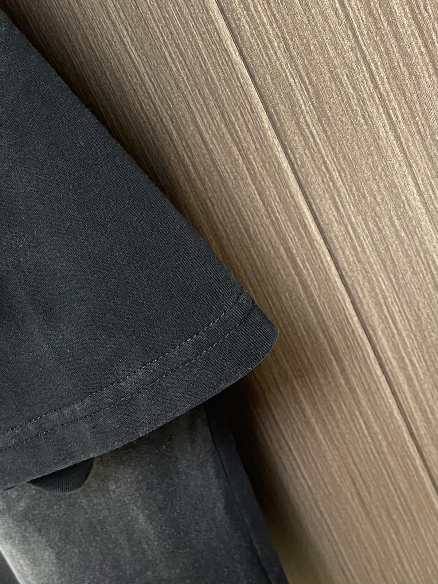 “High-End Unique Short Sleeve T-Shirts in Knitted Cotton Fabric with Faded Retrospect Mark Prints” - 图片 8