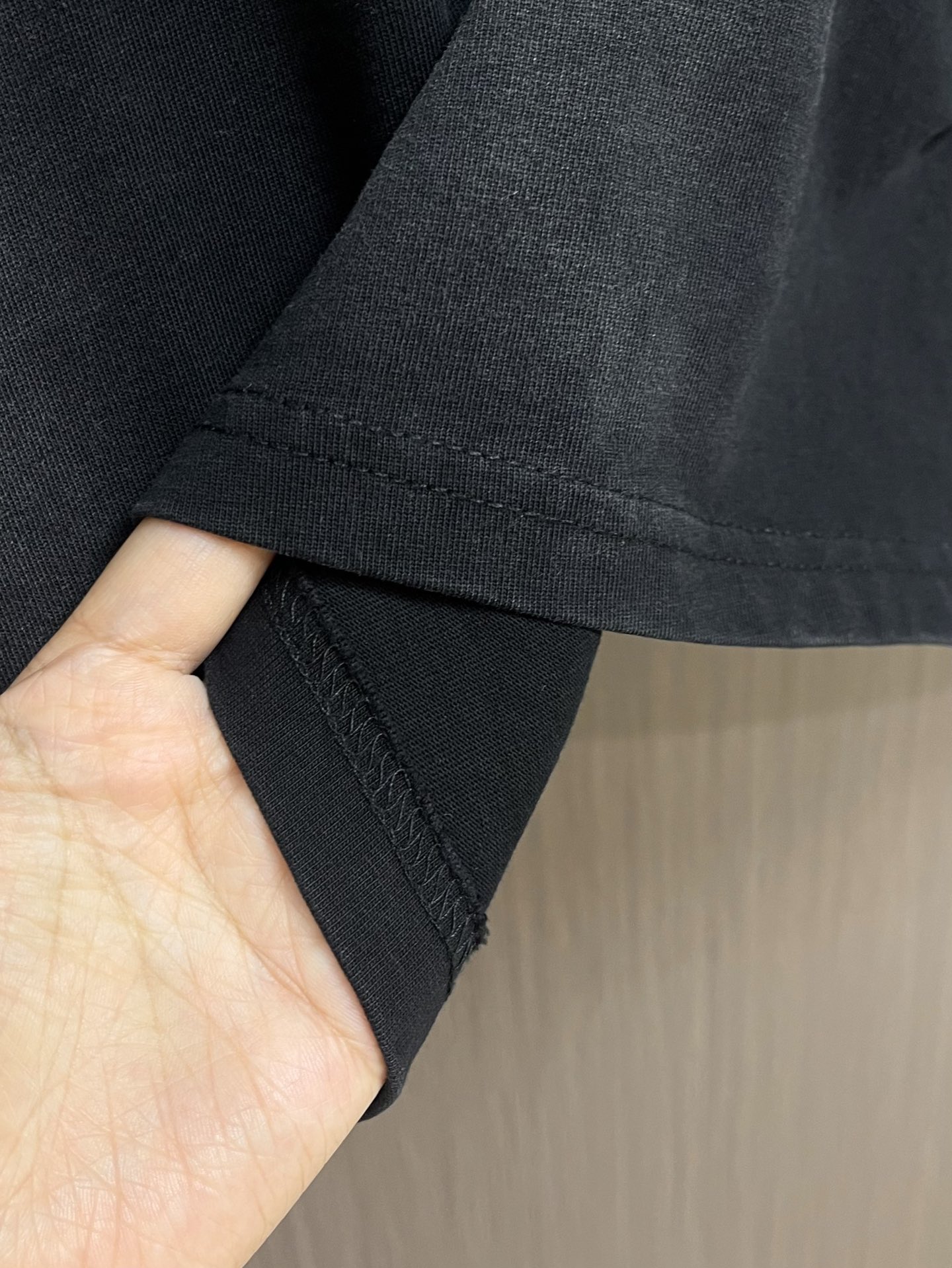 “High-End Unique Short Sleeve T-Shirts in Knitted Cotton Fabric with Faded Retrospect Mark Prints” - 图片 9