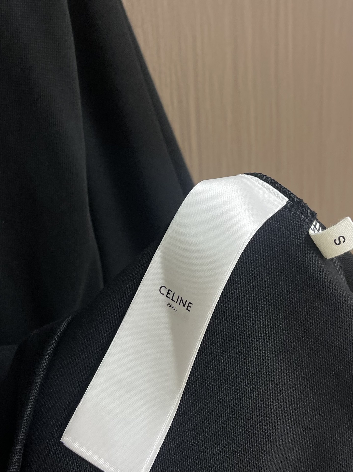 “552Celine Logo T-Shirts: Imported Liquid Amino Fabric, Soft & Comfortable, Sizes S-XL” - 图片 7