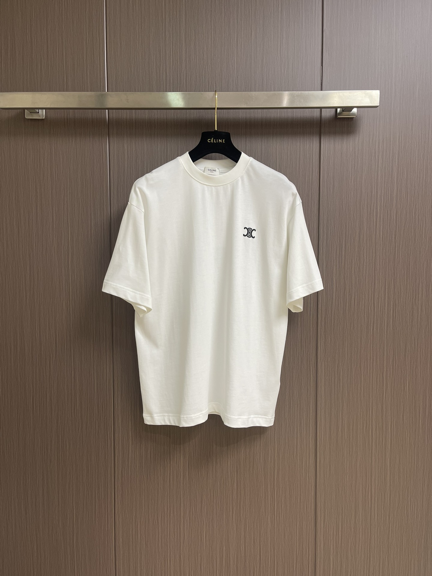 NO:488059,Celine Arc de Triomphe logo short-sleeved T-shirt, loose and not picky!  Simple model is the running volume model. The fabric is made of imported custom liquid ammonia fabric, washed and shrunk to 350 grams. It feels soft and comfortable. Size S-XL, celine, T-shirt, tees, t-shirt, alexander wang19860909Celine 凯旋门小logo短袖T恤,版型宽松不挑人！简洁款即是跑量款,面料采用进口定制液氨酸面料,经过洗水、缩水达350克重.手感柔软舒适.尺码S-XL,,celine,T-shirt,tees，t-shirt,alexander wang,Men's clothing