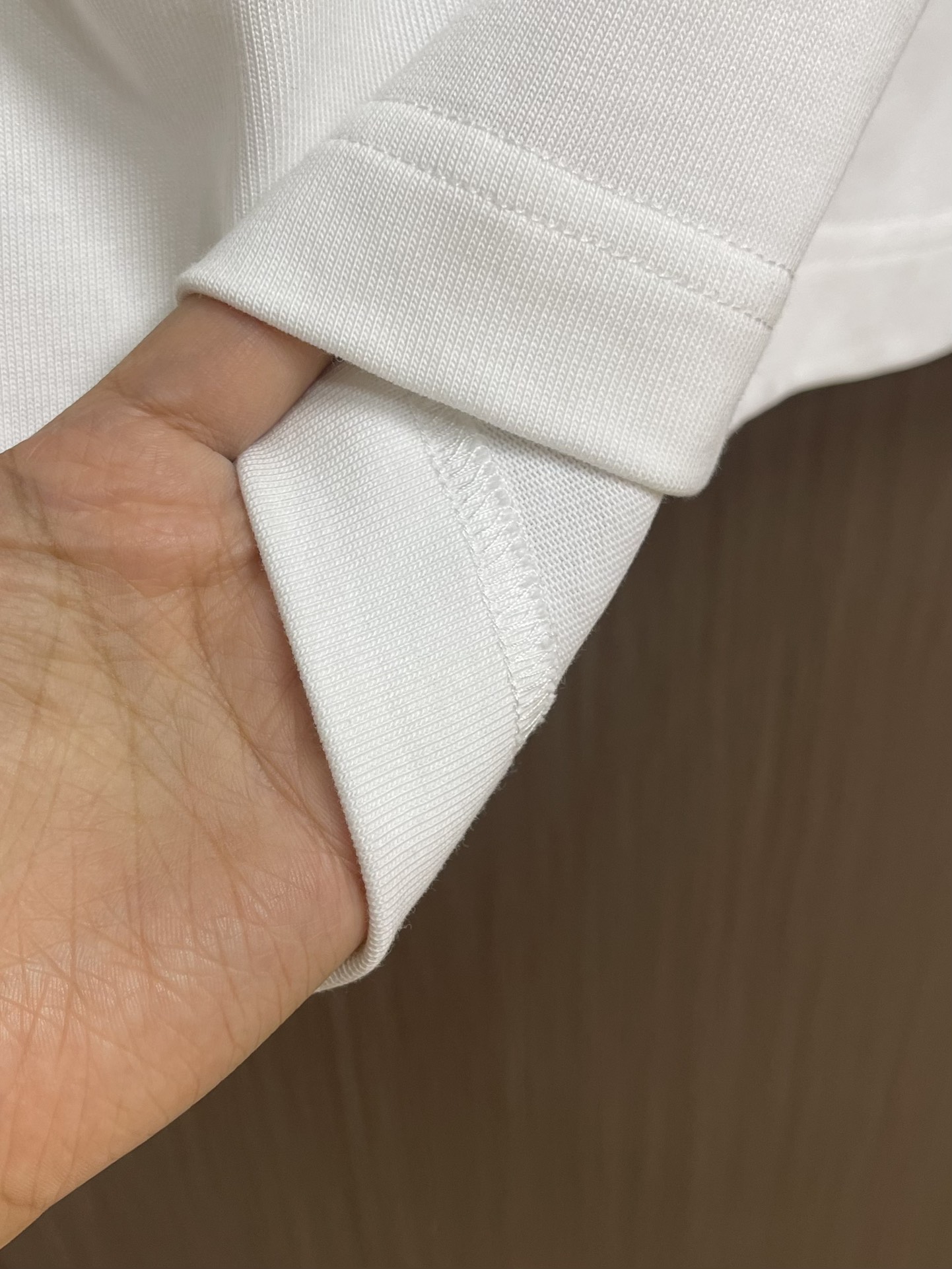 “552Celine Little Logo T-Shirts: Imported Custom Fabric, Soft & Comfortable, Sizes S-XL” - 图片 9