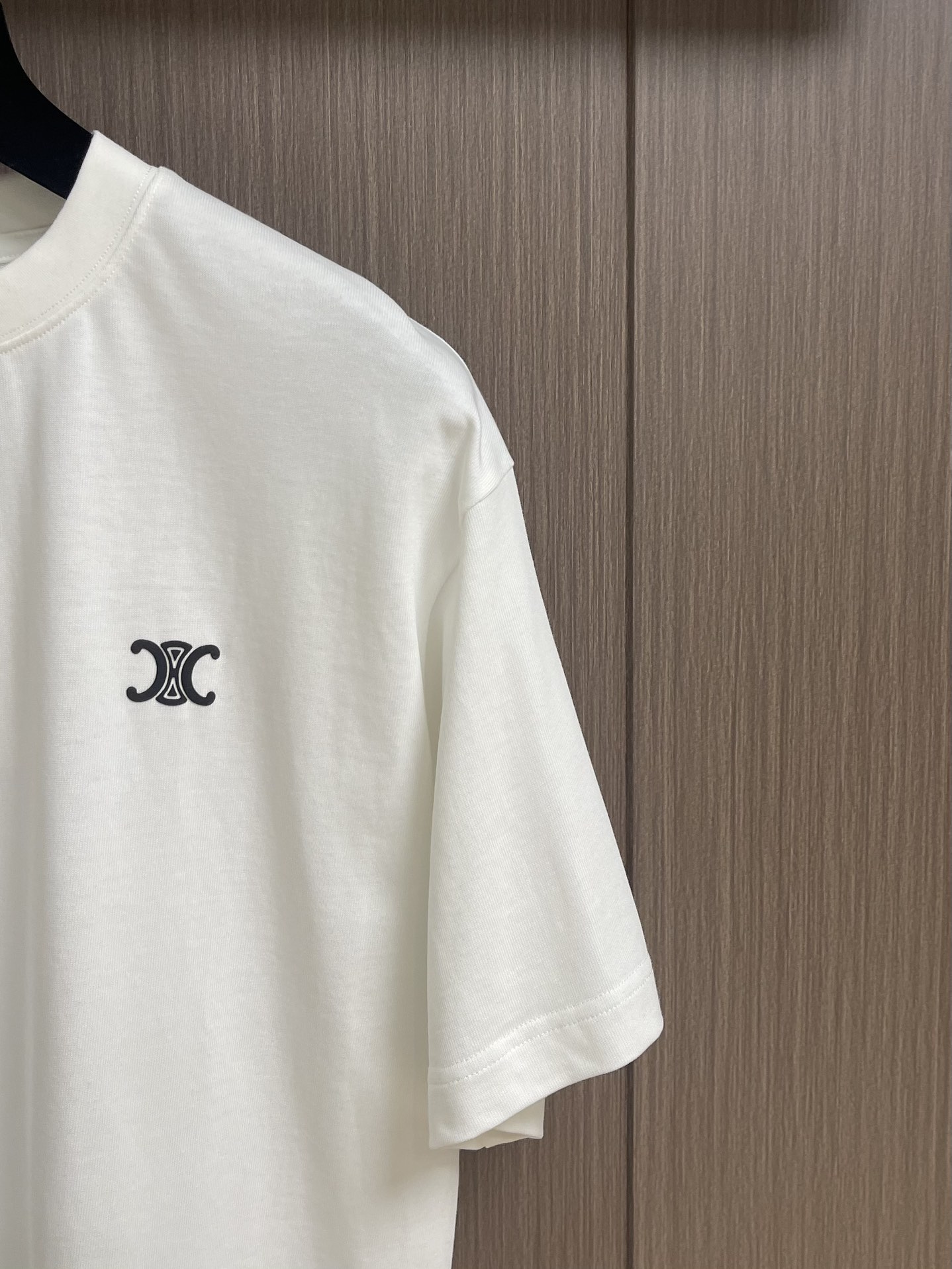 “552Celine Little Logo T-Shirts: Imported Custom Fabric, Soft & Comfortable, Sizes S-XL” - 图片 4