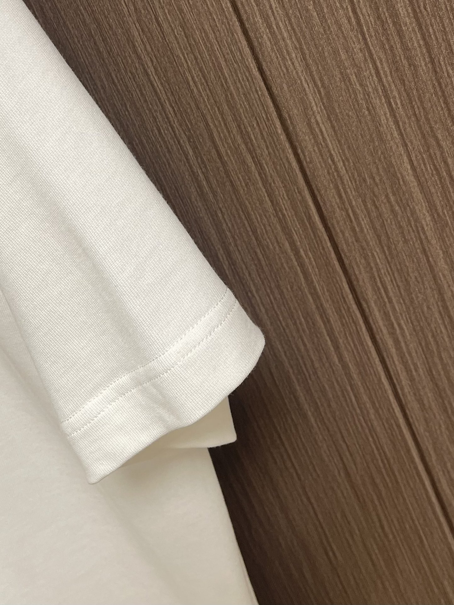 “552Celine Little Logo T-Shirts: Imported Custom Fabric, Soft & Comfortable, Sizes S-XL” - 图片 8