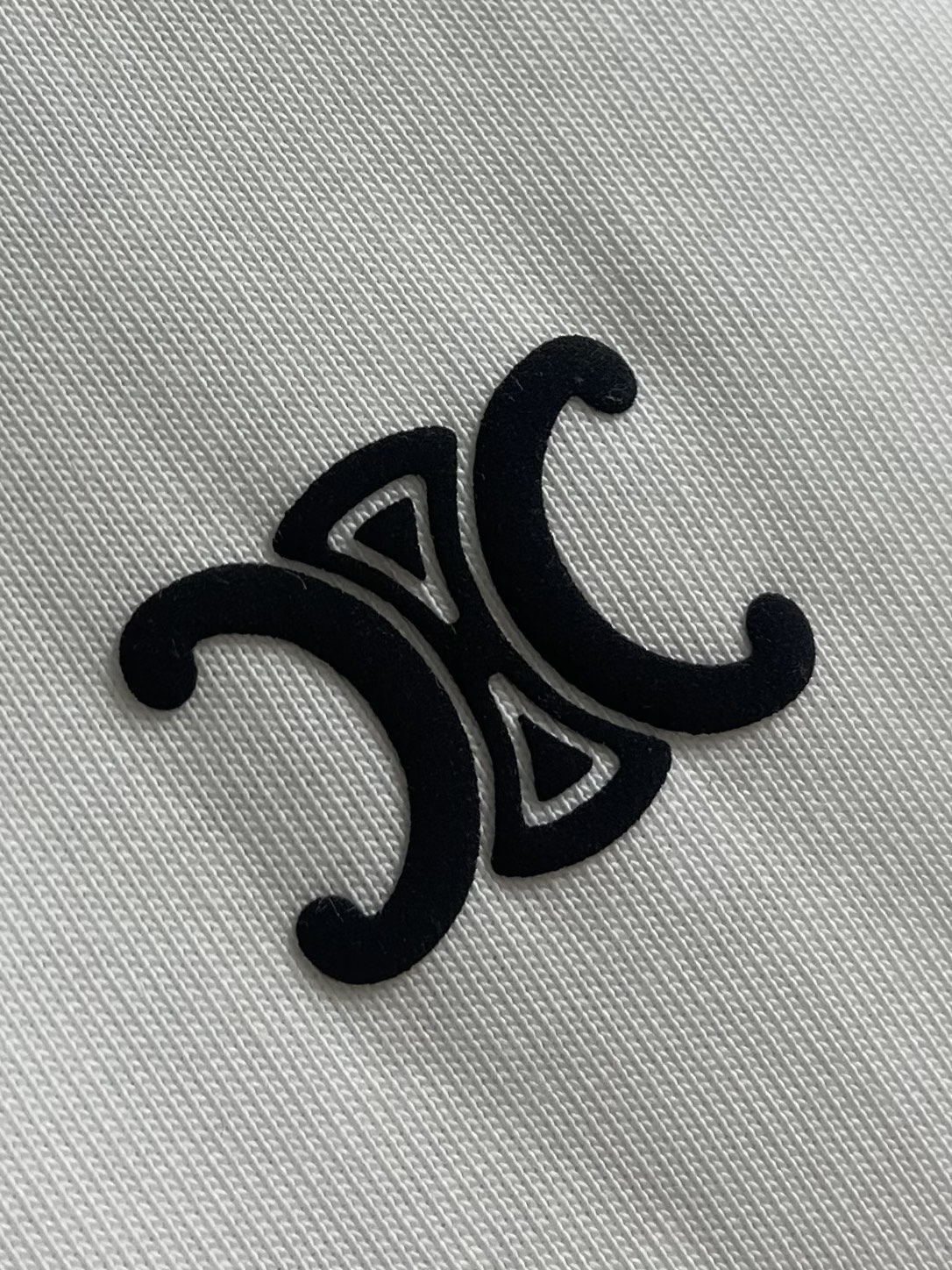 “552Celine Little Logo T-Shirts: Imported Custom Fabric, Soft & Comfortable, Sizes S-XL” - 图片 5