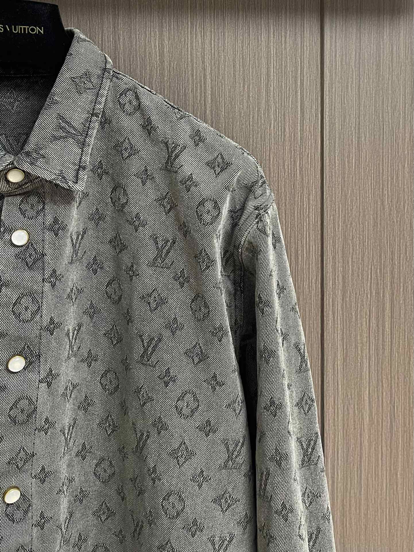 “816LV 2025s Cowboy Coat Collection with Monogram Drawings for Autumn and Winter” - 图片 4