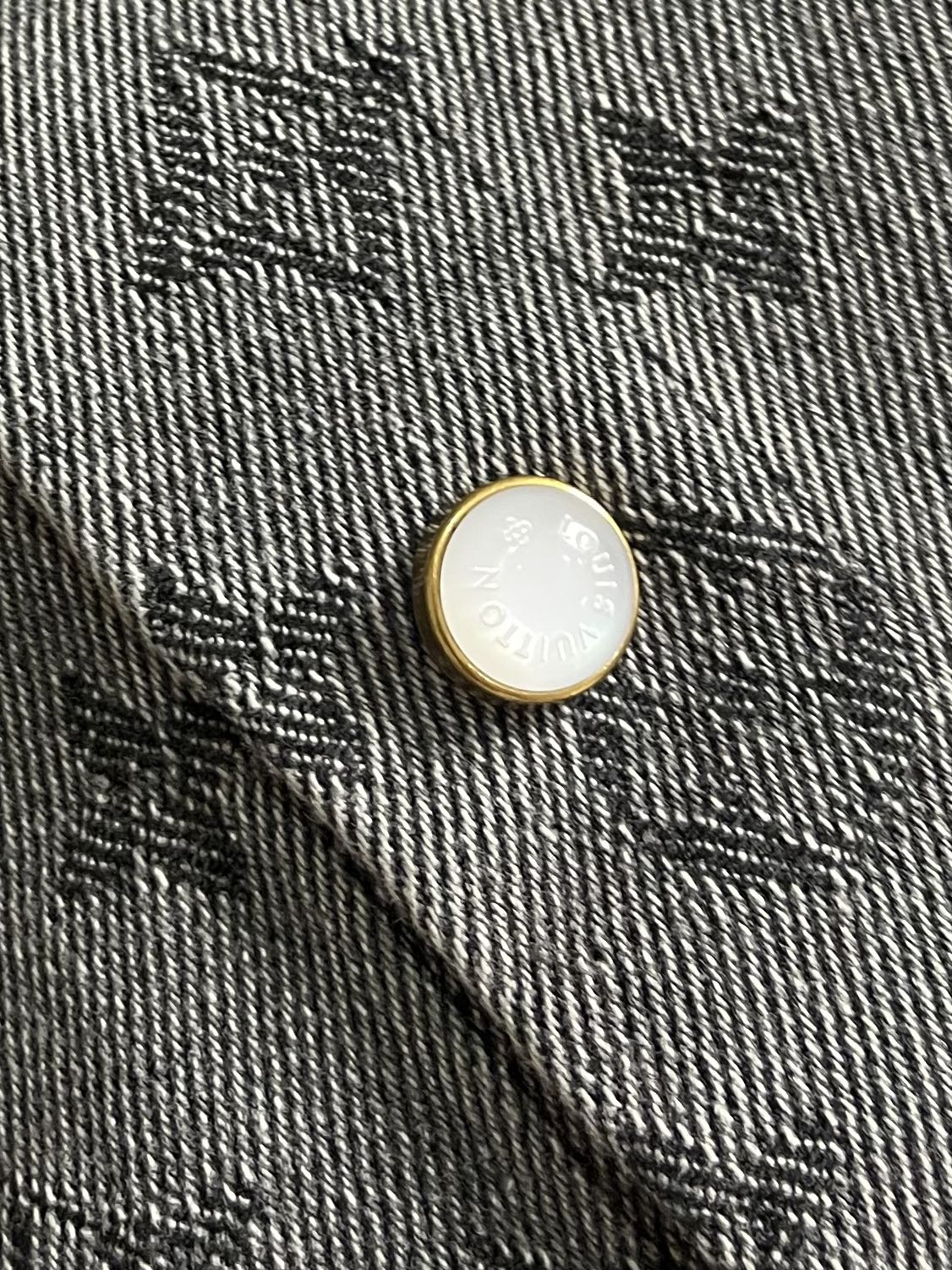 “816LV 2025s Cowboy Coat Collection with Monogram Drawings for Autumn and Winter” - 图片 5