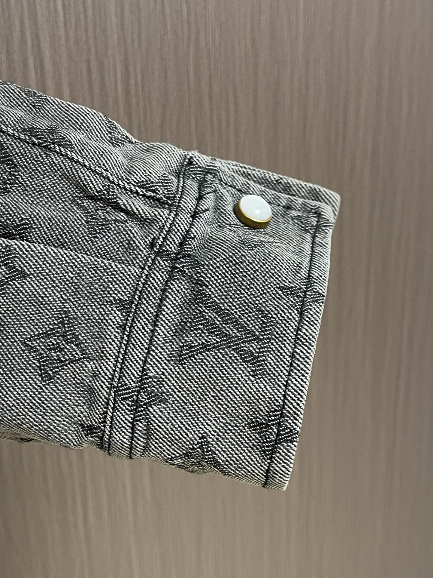 “816LV 2025s Cowboy Coat Collection with Monogram Drawings for Autumn and Winter” - 图片 8