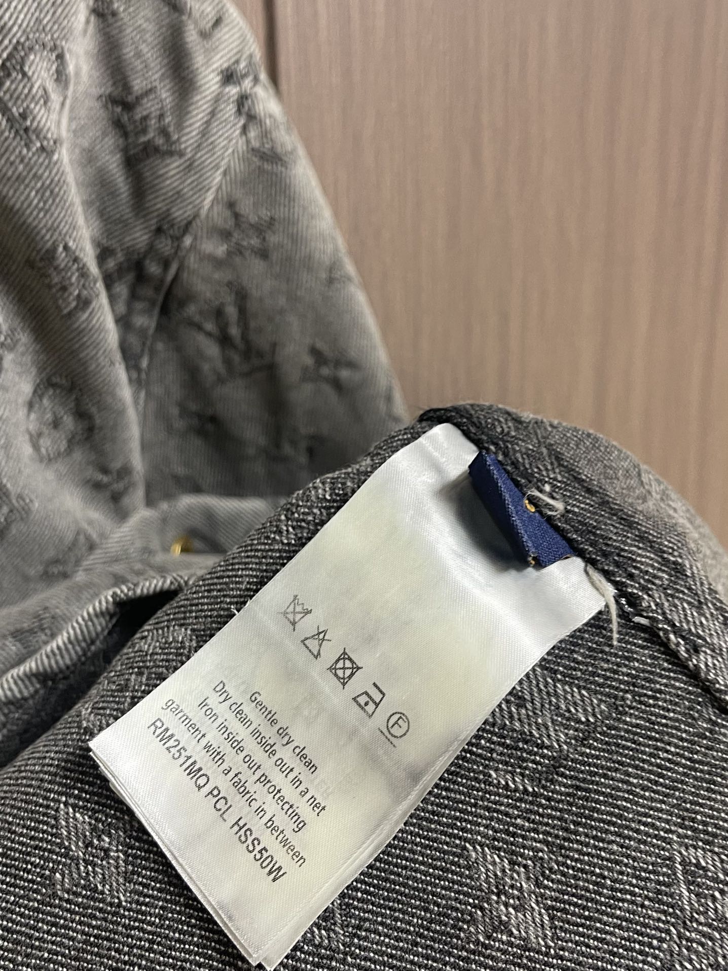 “816LV 2025s Cowboy Coat Collection with Monogram Drawings for Autumn and Winter” - 图片 9