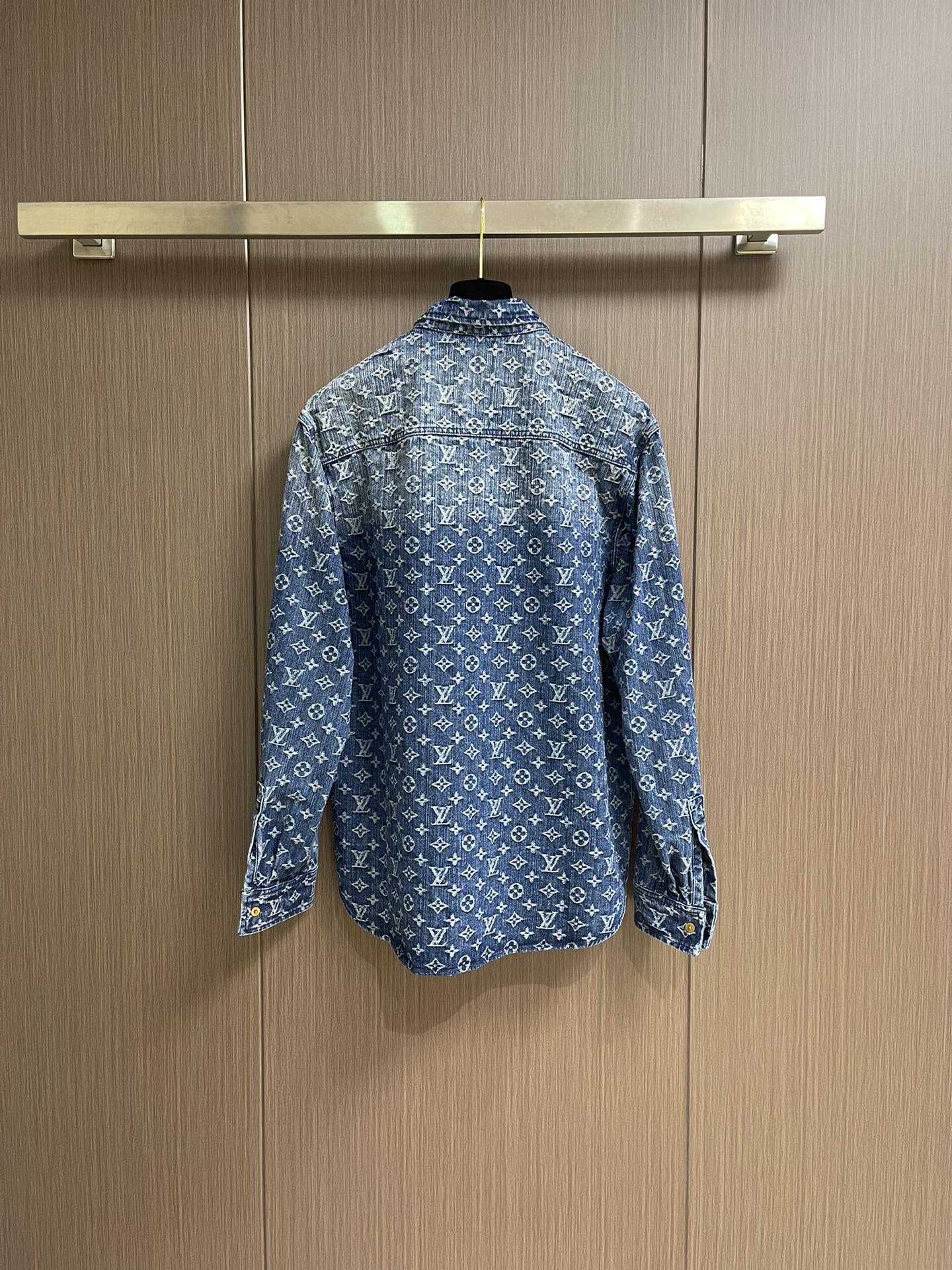“Stylish 816LV 2025s Cowboy Coats with Monogram Drawings for Autumn and Winter” - 图片 2
