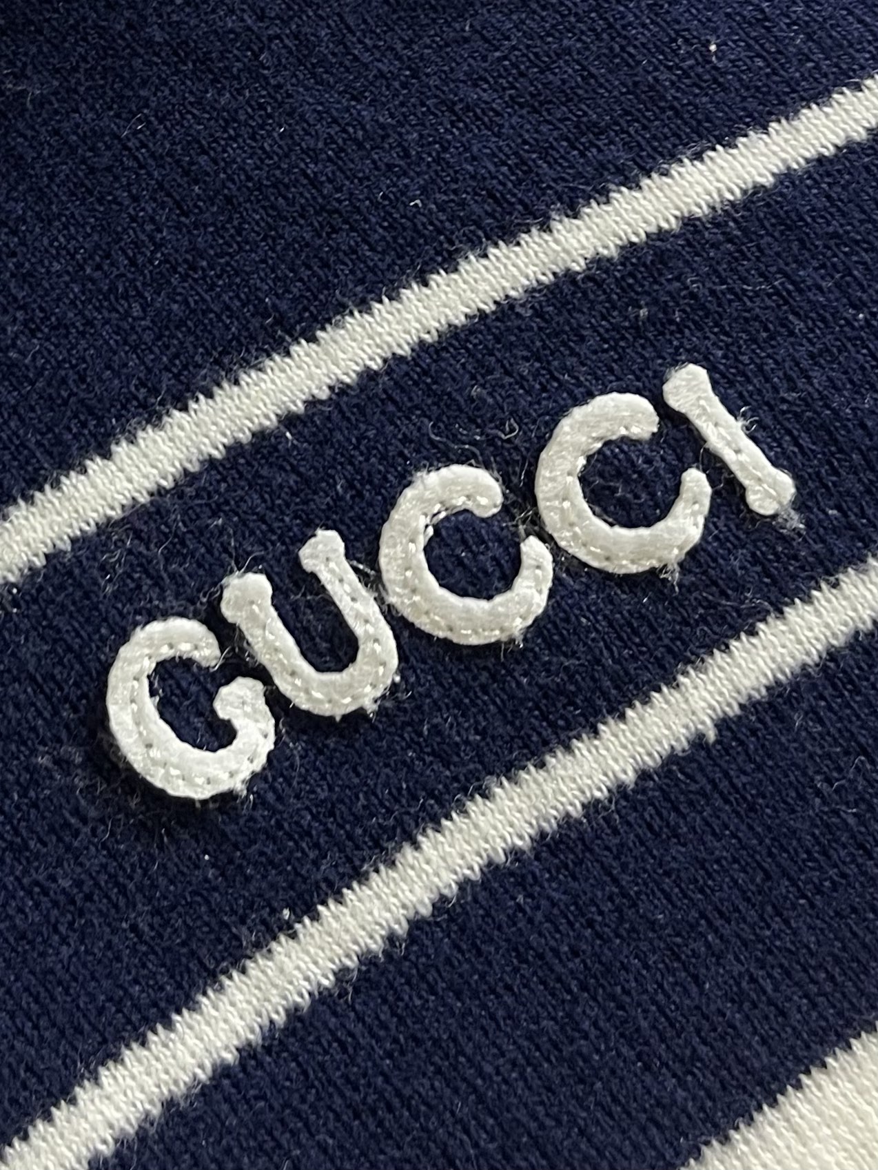 “GUCCI 2025ss V-Shirt: Strip-Tip-Weaving Cotton, Color Knitting, Comfortable Fit, Handcrafted Embroidery | Sizes S-XL” - 图片 6