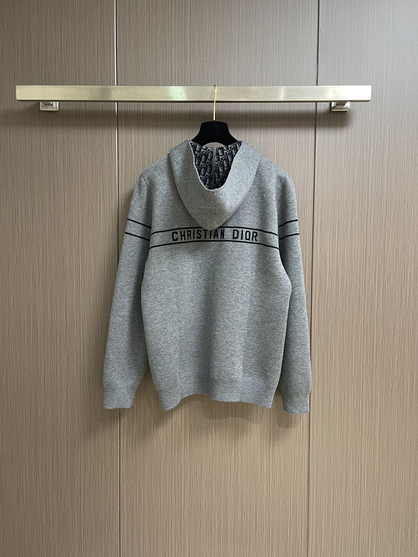 “936Dior 2025 Reversible Wool Coats with Bouquet Embellishments in Classic Swiss Style” - 图片 6