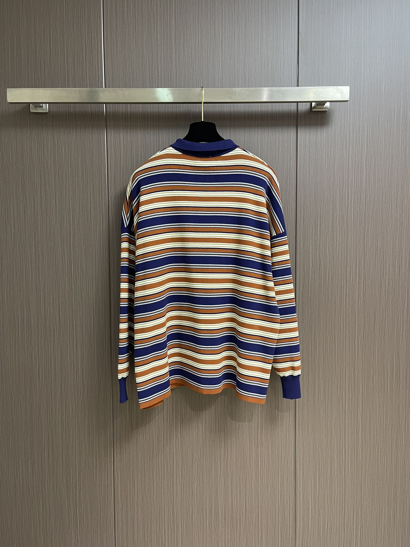 “756Celine 2025 Long Sleeve Polo: Custom Fabric, Embroidery, High-Quality Ready Clothes in S-M-L Sizes” - 图片 2