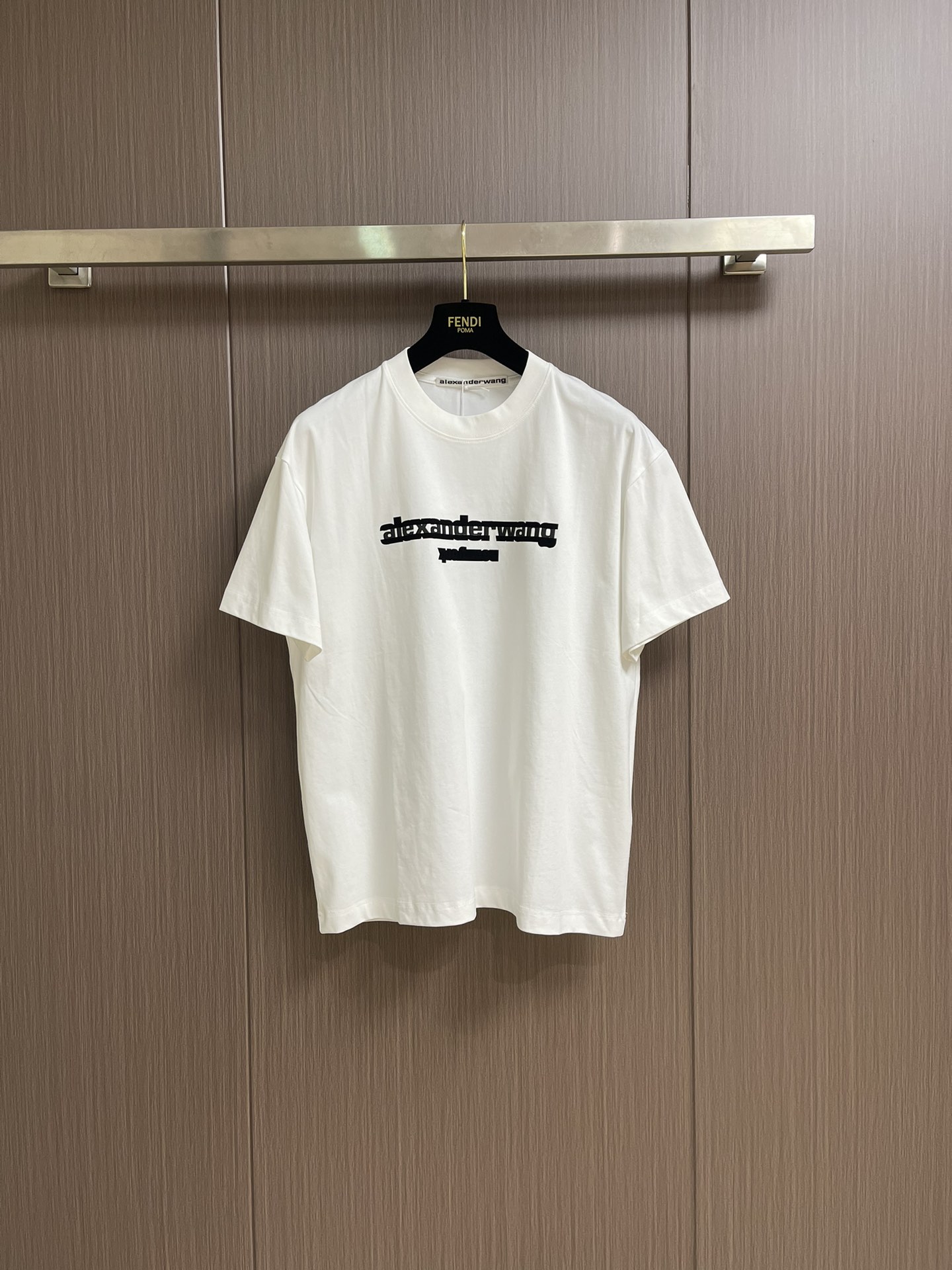 NO:516748,Alexander wang 2025SS summer three-dimensional printed short-sleeved T-shirt, made of high-quality cotton fabric, skin-friendly and comfortable!  Perfect style!  A versatile style!  The logo design is unique, with the upper body effect full of trendy and vitality. Size S-XL, T-shirt,tees, t-shirt,alexander wang19860909Alexander wang 2025SS夏季立体印花短袖T恤,采用优质棉质面料,亲肤舒适！版型完美！百搭款！logo设计别具一格,上身效果潮流时尚活力满满.尺码S-XL,,T-shirt,tees，t-shirt,alexander wang,Men's clothing