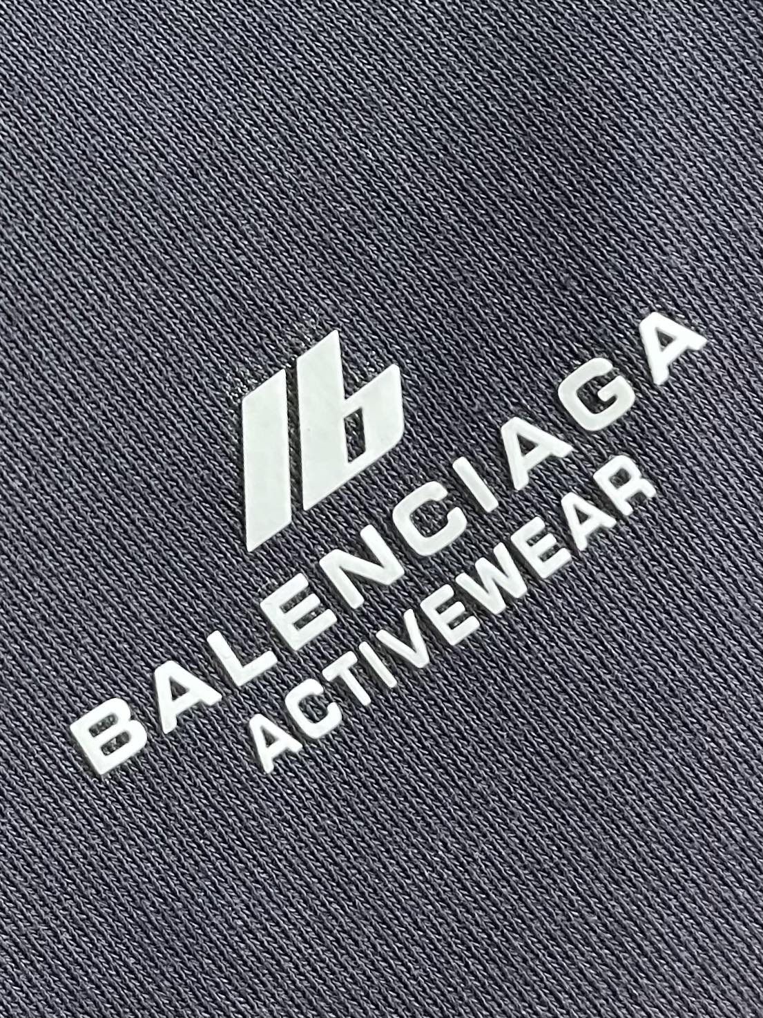 Palenciaga Rubber Logo Shorts: Customized Cotton-Crunches with 3D Branded Logo for Retro Style and Comfort - 图片 9